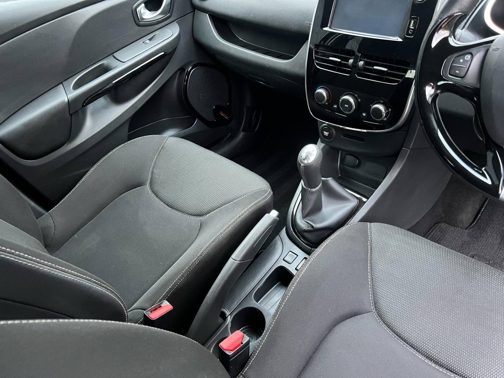 Renault Clio 1.5 dCi Dynamique Nav Hatchback 5dr Diesel Manual Euro 6 (s/s) (90 ps)