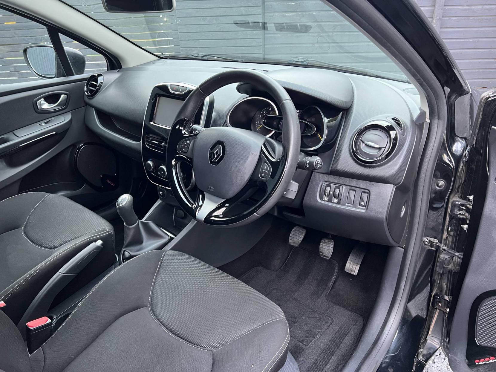 Renault Clio 1.5 dCi Dynamique Nav Hatchback 5dr Diesel Manual Euro 6 (s/s) (90 ps)