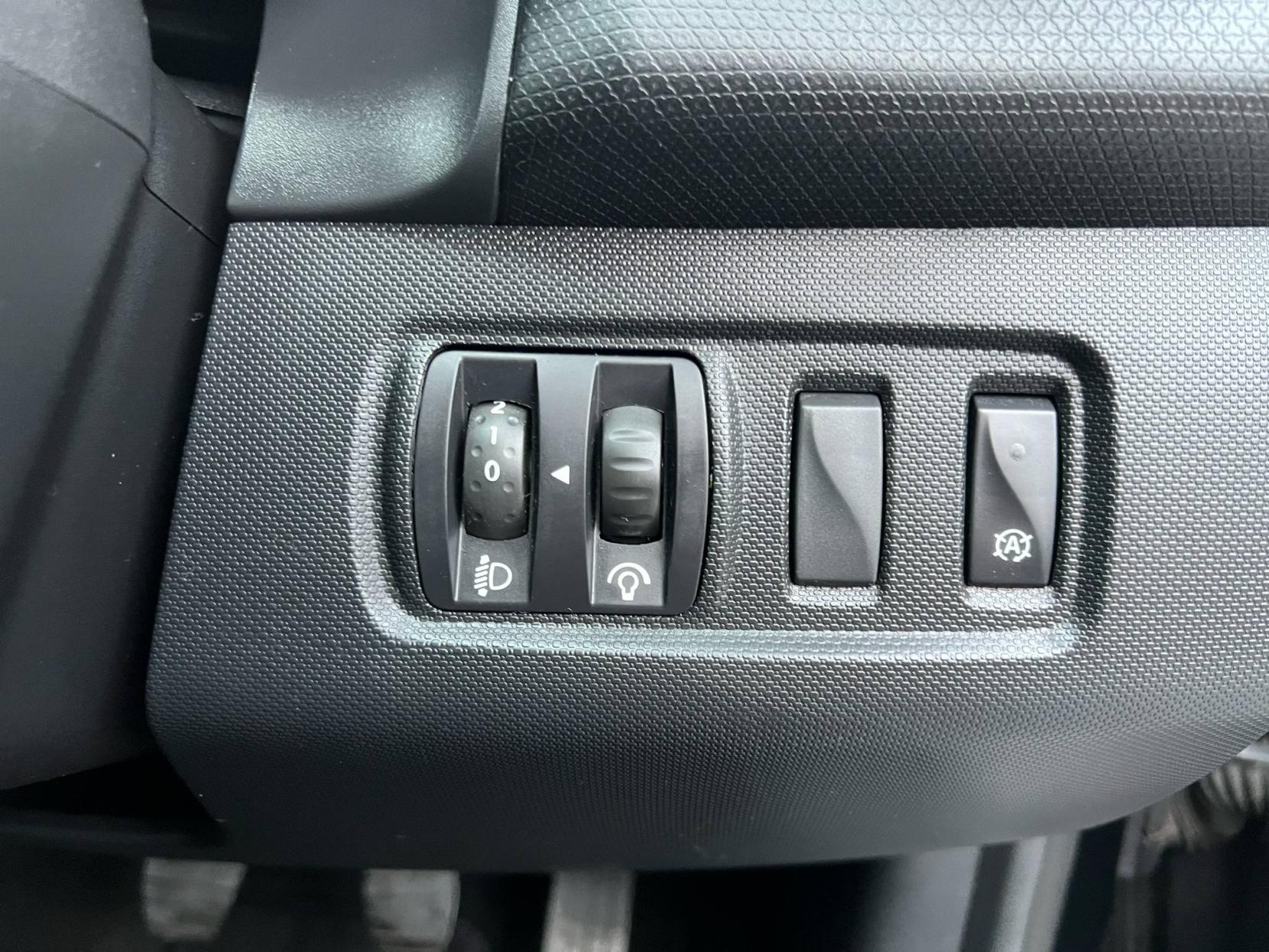 Renault Clio 1.5 dCi Dynamique Nav Hatchback 5dr Diesel Manual Euro 6 (s/s) (90 ps)