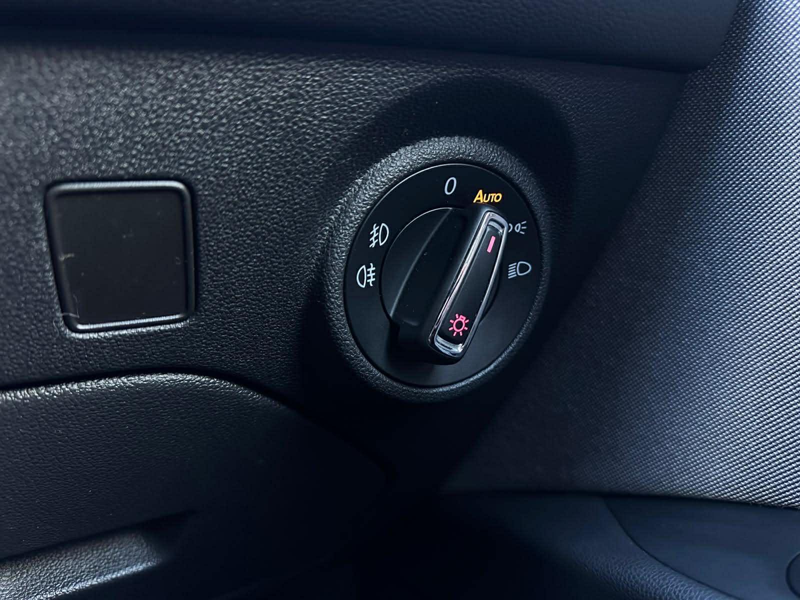 SEAT Leon 1.6 TDI SE Dynamic Technology Hatchback 5dr Diesel DSG Euro 6 (s/s) (115 ps)