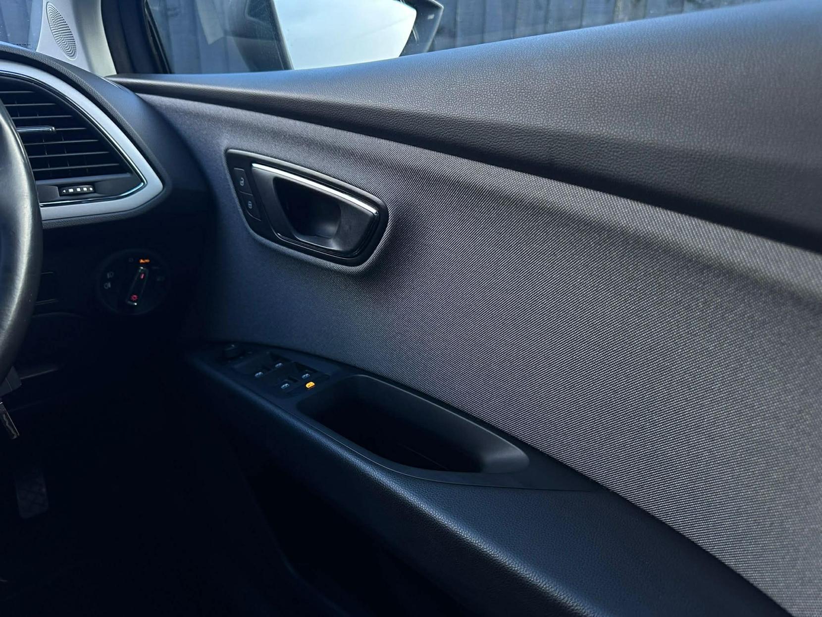 SEAT Leon 1.6 TDI SE Dynamic Technology Hatchback 5dr Diesel DSG Euro 6 (s/s) (115 ps)