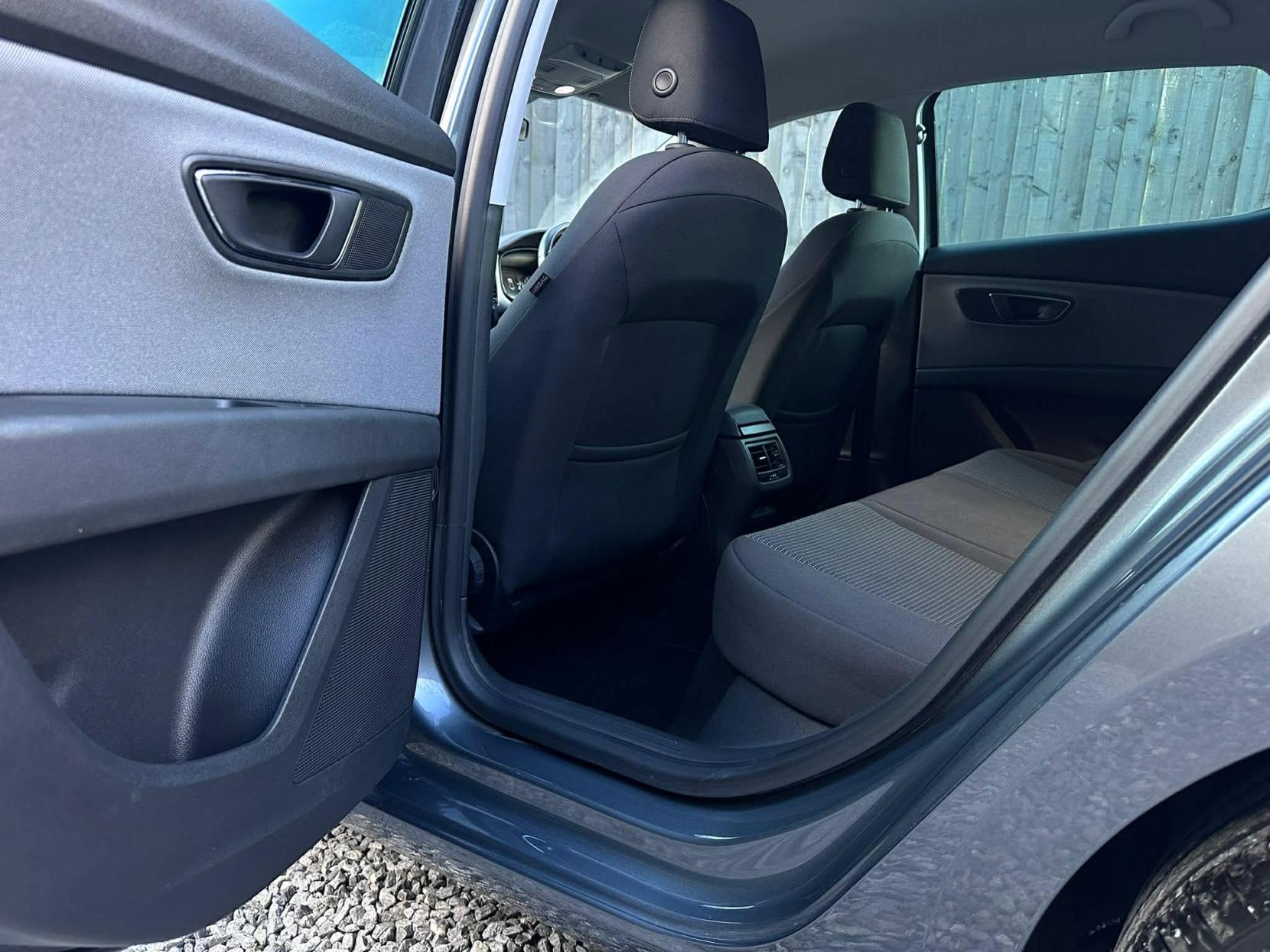 SEAT Leon 1.6 TDI SE Dynamic Technology Hatchback 5dr Diesel DSG Euro 6 (s/s) (115 ps)