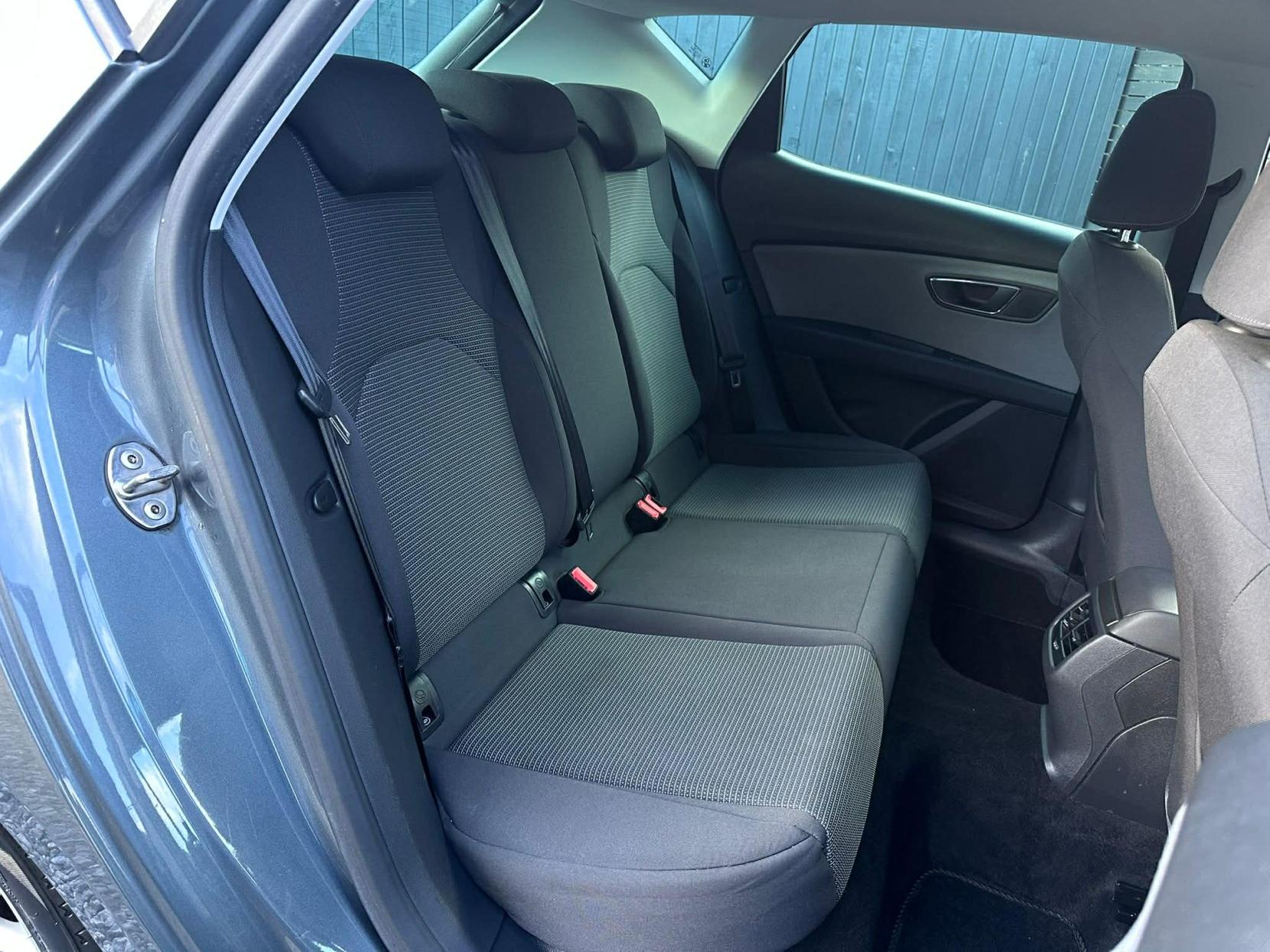 SEAT Leon 1.6 TDI SE Dynamic Technology Hatchback 5dr Diesel DSG Euro 6 (s/s) (115 ps)