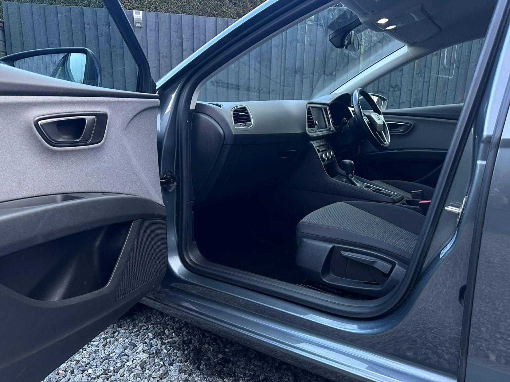 SEAT Leon 1.6 TDI SE Dynamic Technology Hatchback 5dr Diesel DSG Euro 6 (s/s) (115 ps)