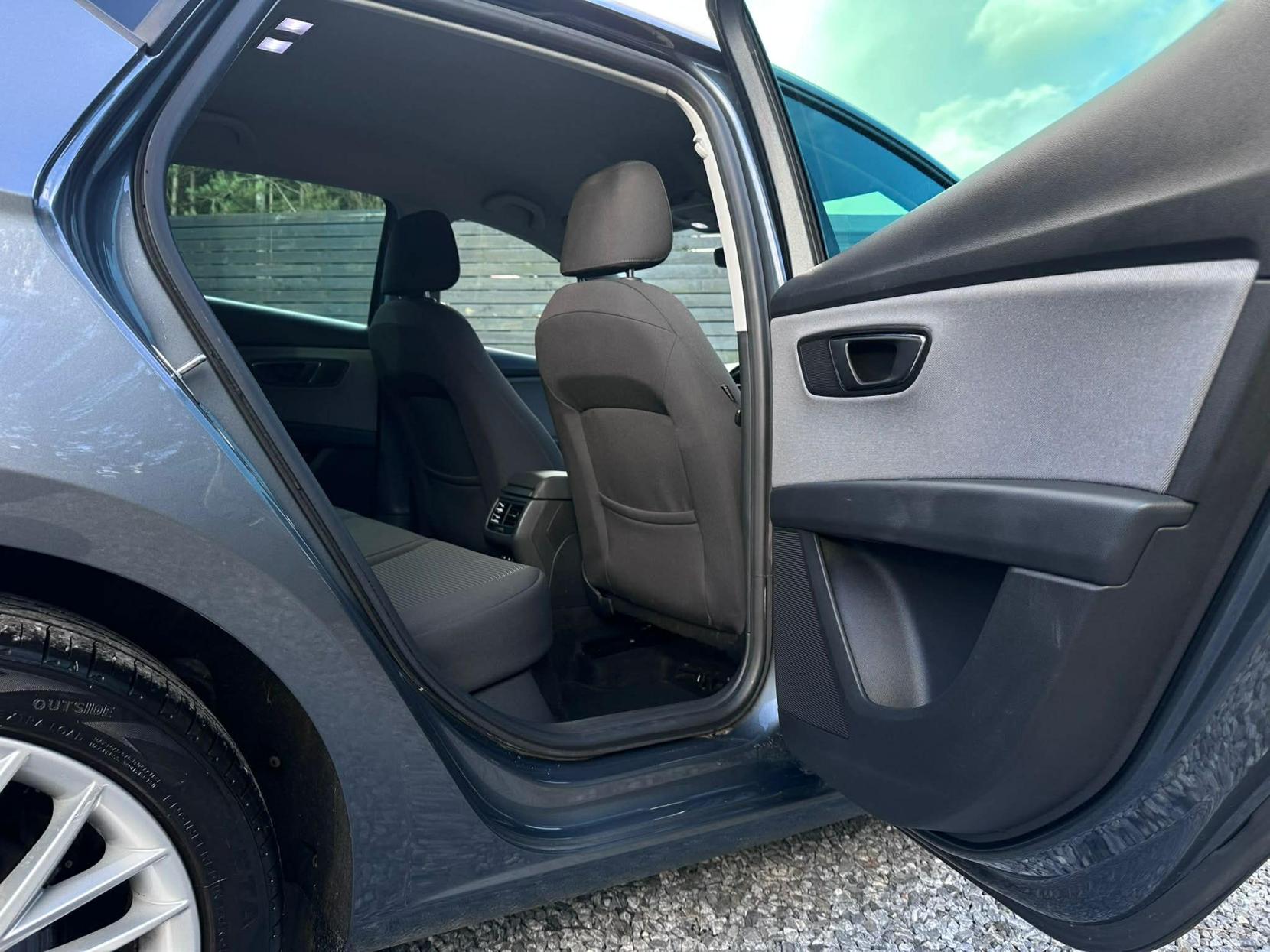 SEAT Leon 1.6 TDI SE Dynamic Technology Hatchback 5dr Diesel DSG Euro 6 (s/s) (115 ps)