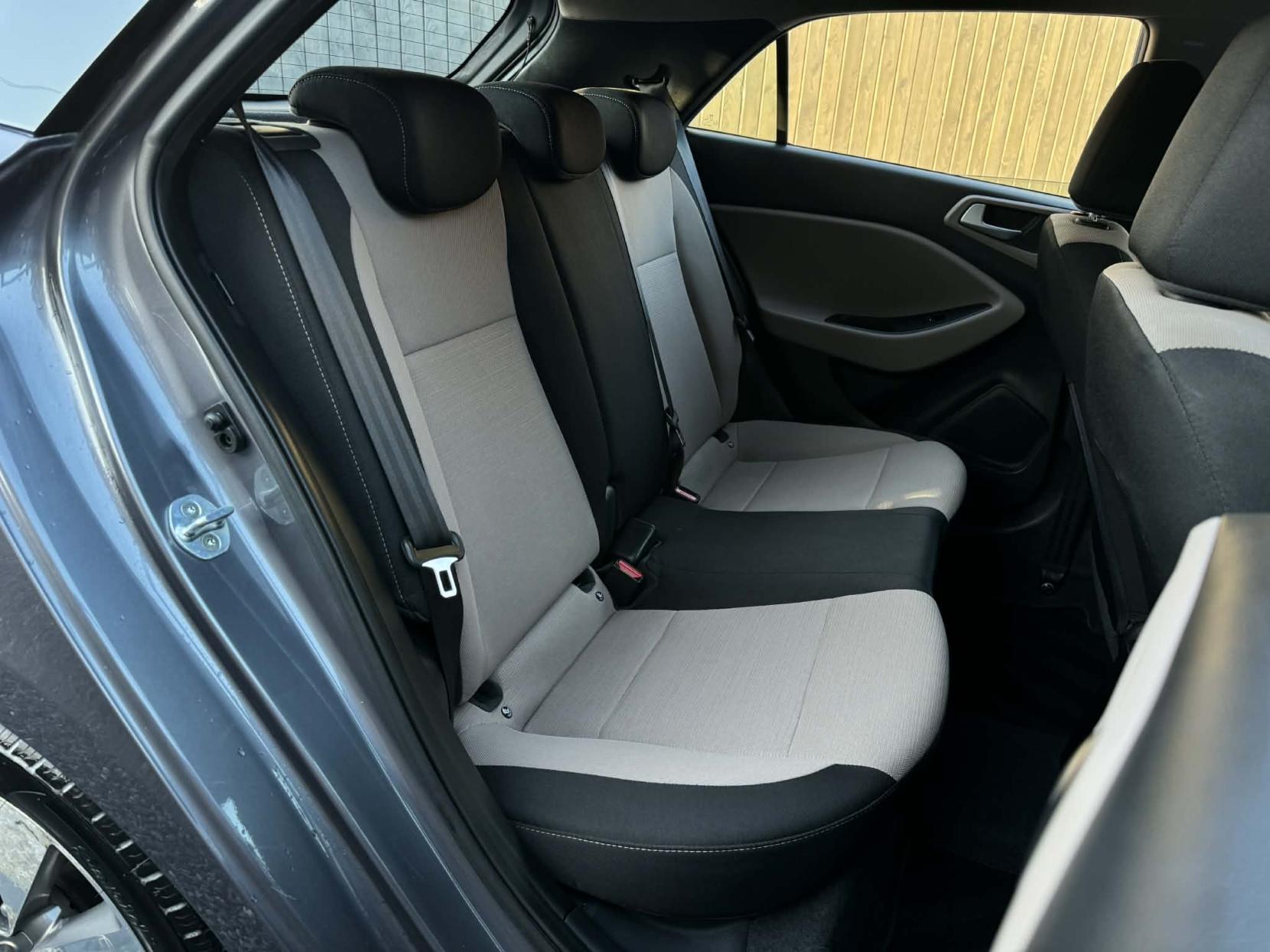 Hyundai i20 1.4 SE Hatchback 5dr Petrol Manual Euro 6 (100 ps)