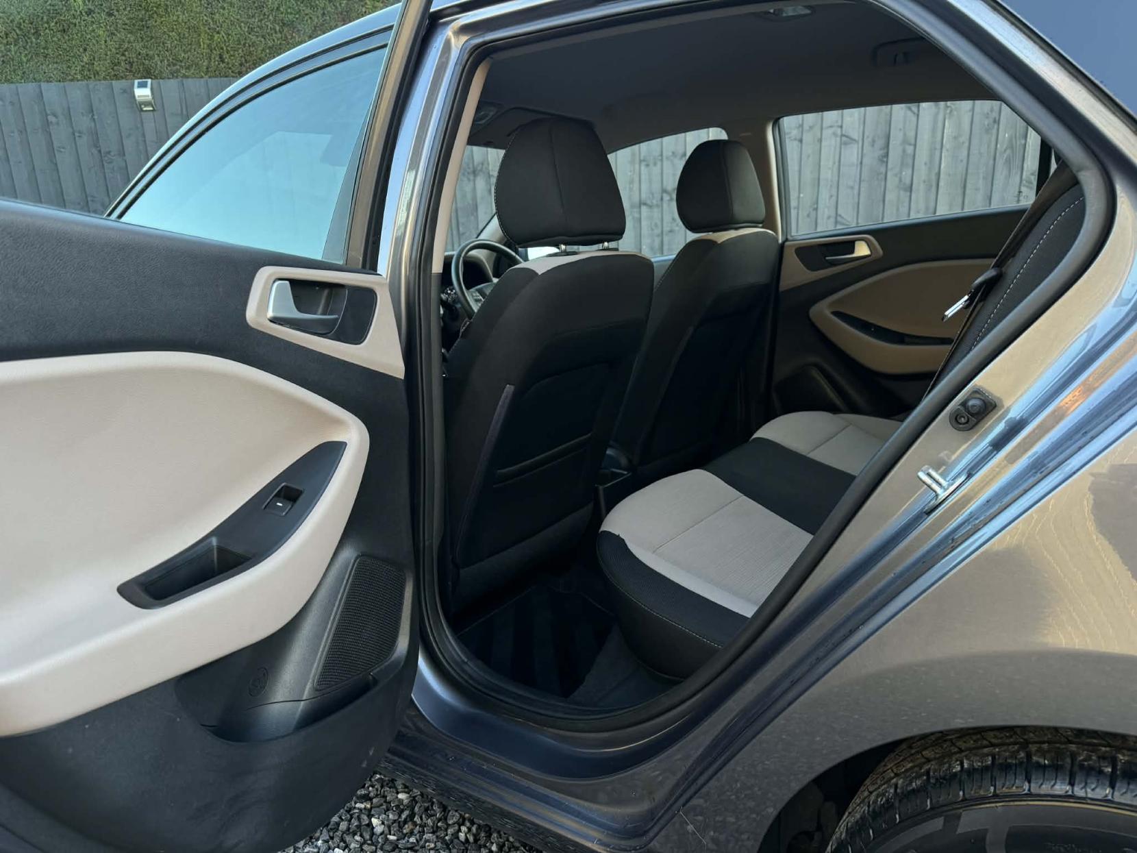 Hyundai i20 1.4 SE Hatchback 5dr Petrol Manual Euro 6 (100 ps)