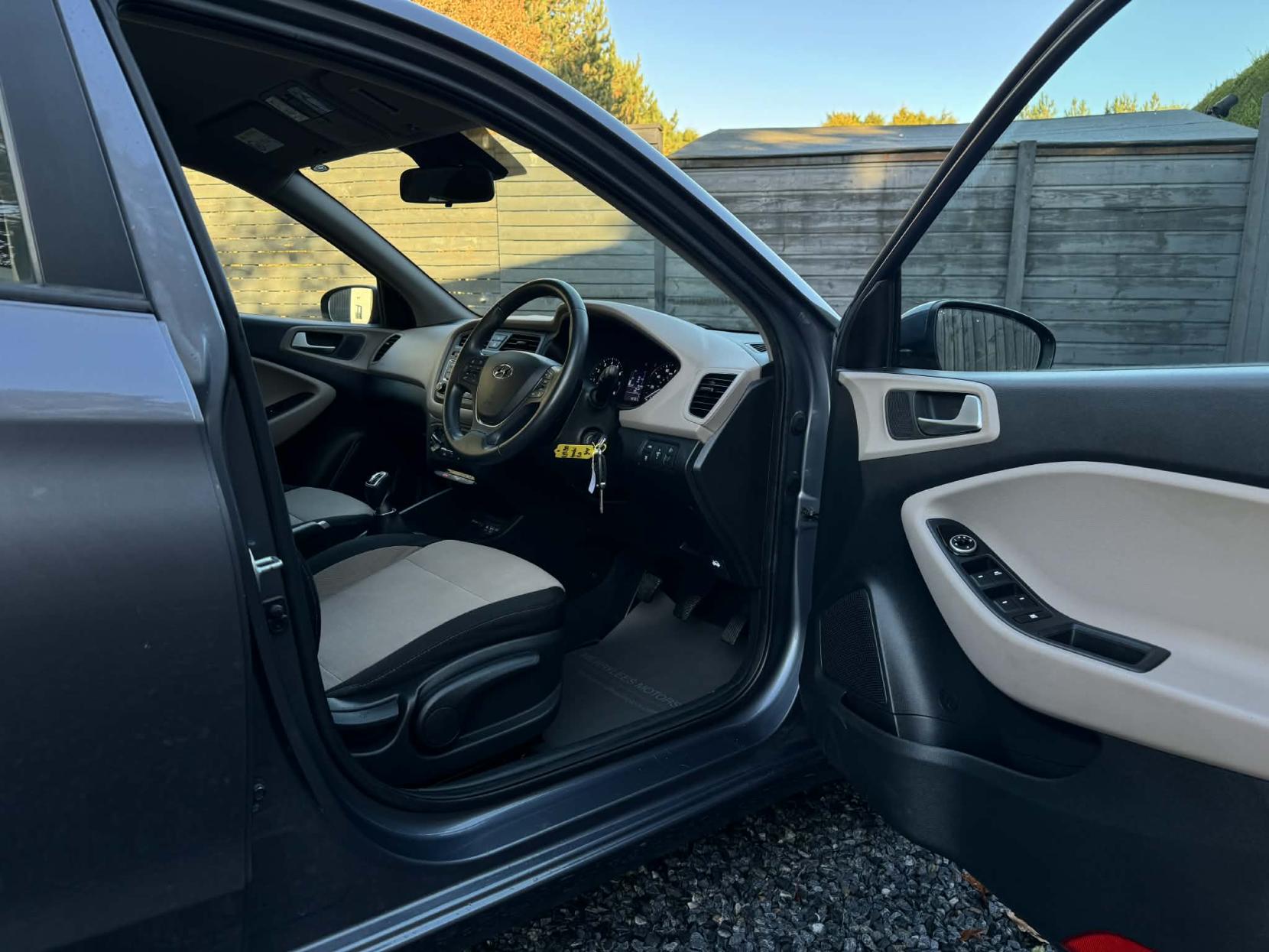 Hyundai i20 1.4 SE Hatchback 5dr Petrol Manual Euro 6 (100 ps)