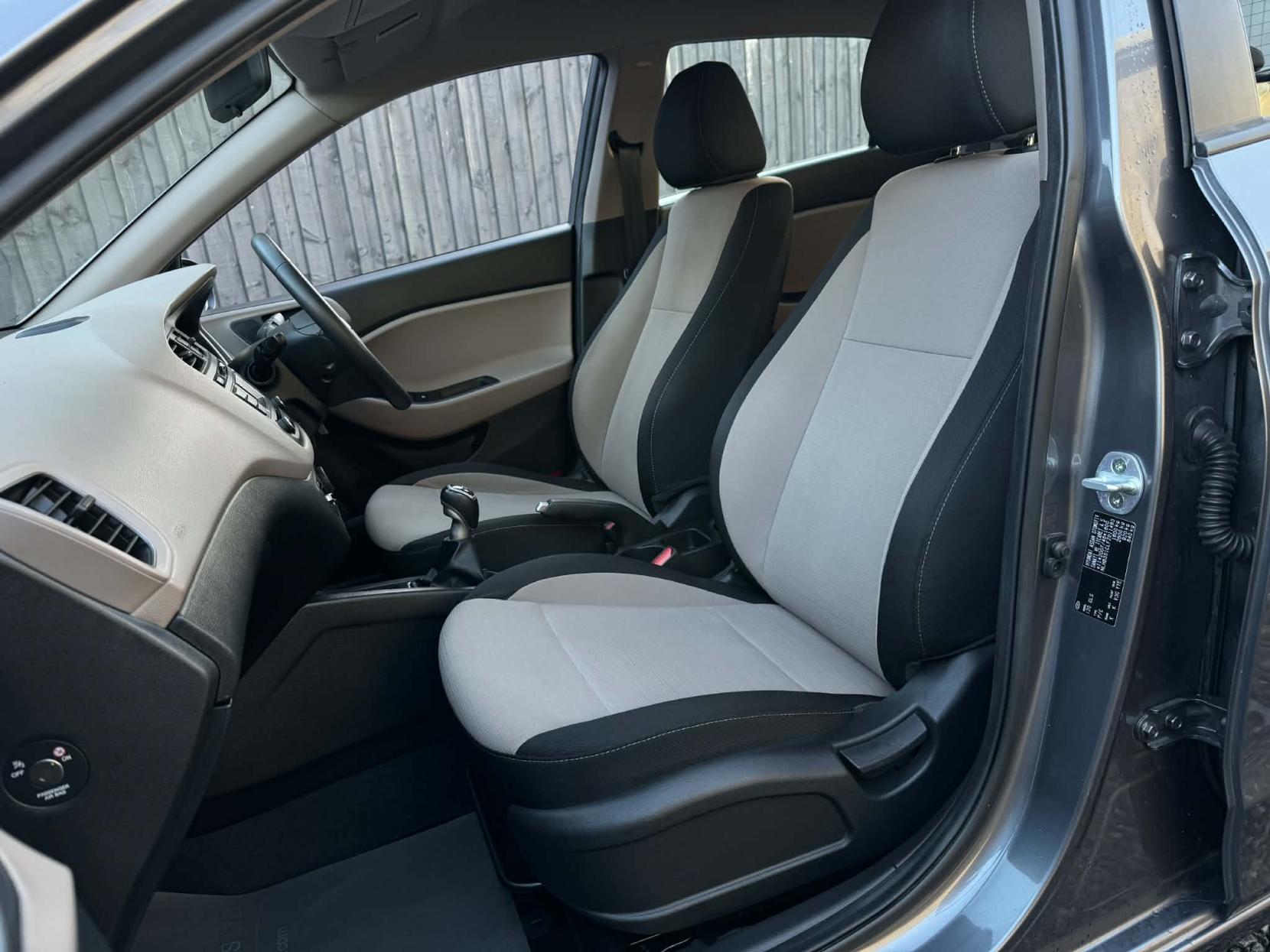 Hyundai i20 1.4 SE Hatchback 5dr Petrol Manual Euro 6 (100 ps)