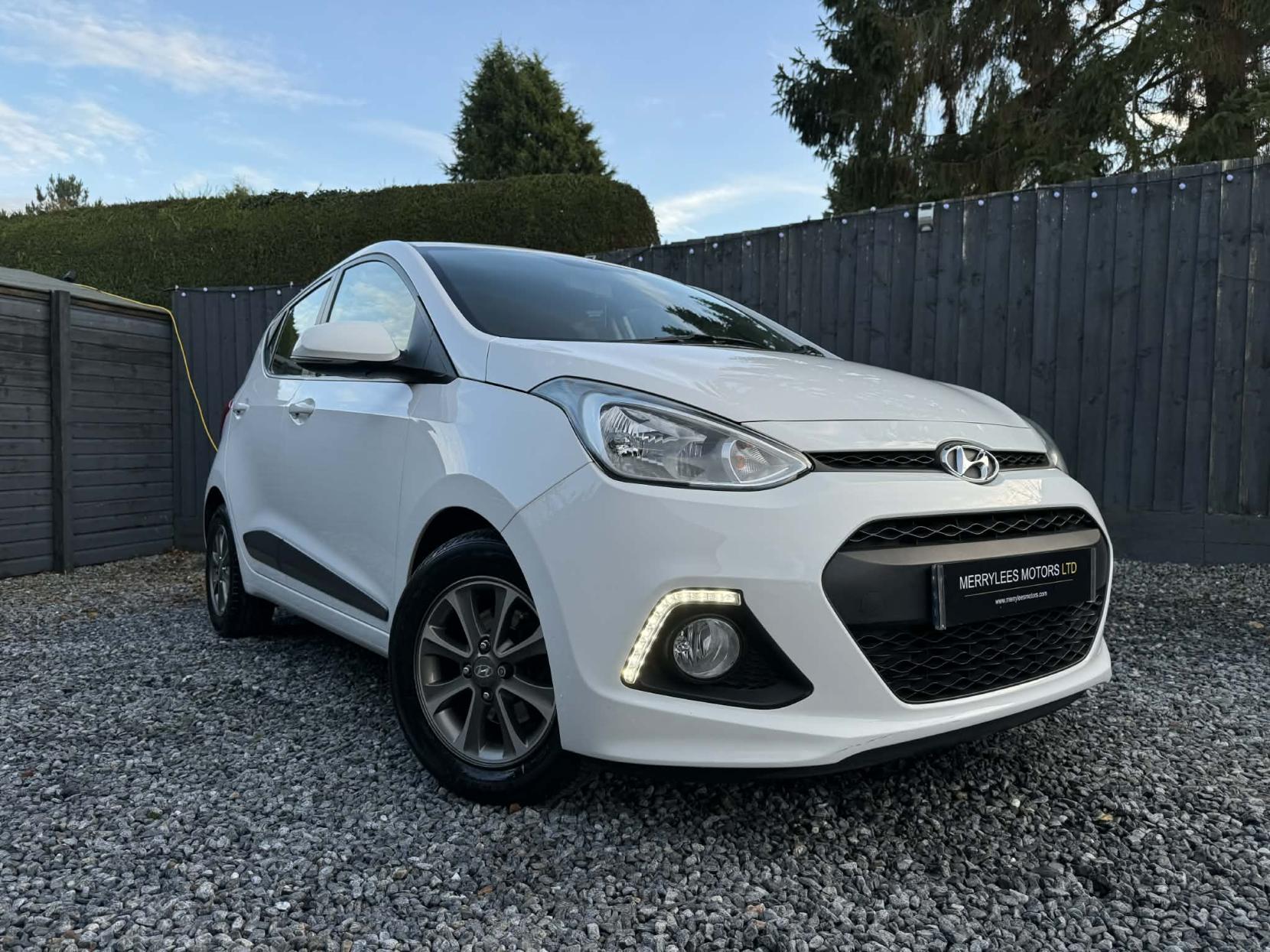 Hyundai i10 1.2 Premium Hatchback 5dr Petrol Manual Euro 5 (87 ps)