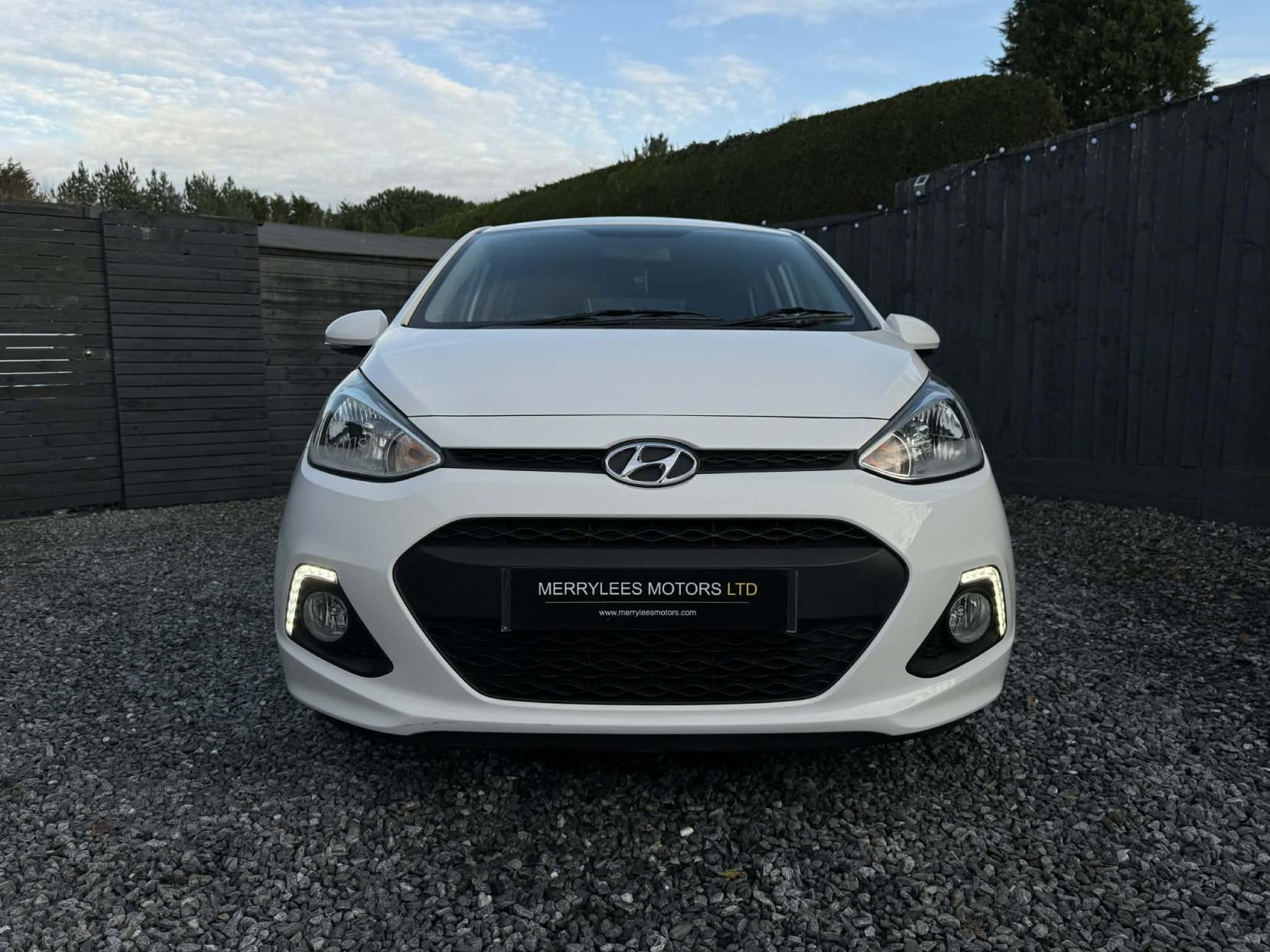 Hyundai i10 1.2 Premium Hatchback 5dr Petrol Manual Euro 5 (87 ps)