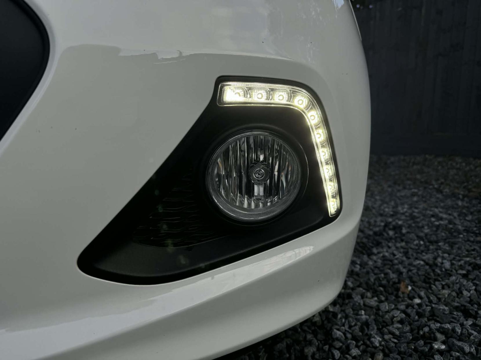 Hyundai i10 1.2 Premium Hatchback 5dr Petrol Manual Euro 5 (87 ps)