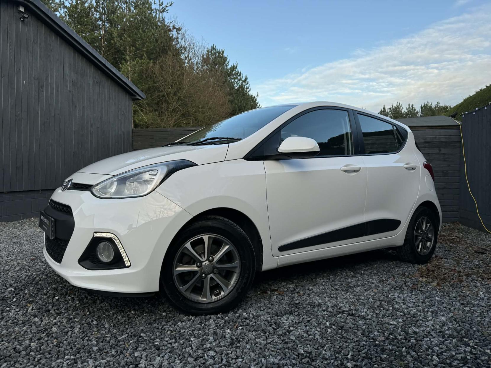 Hyundai i10 1.2 Premium Hatchback 5dr Petrol Manual Euro 5 (87 ps)