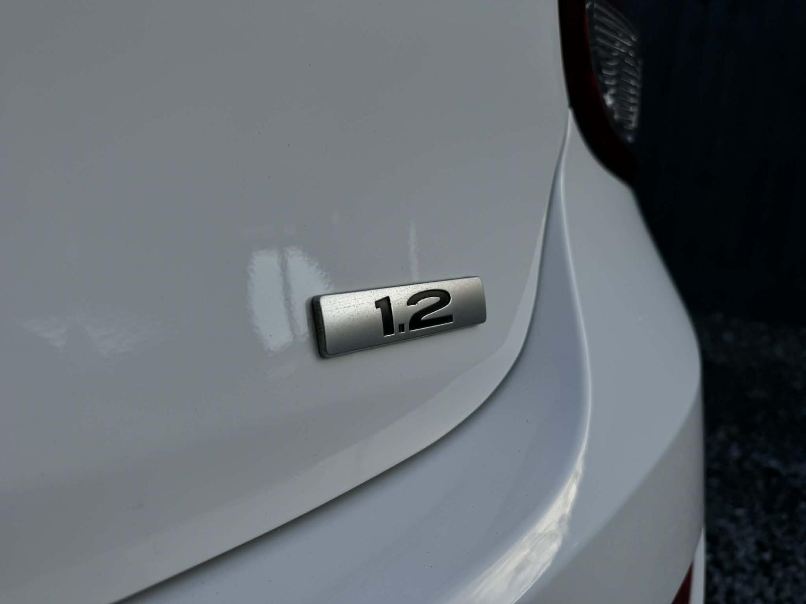 Hyundai i10 1.2 Premium Hatchback 5dr Petrol Manual Euro 5 (87 ps)