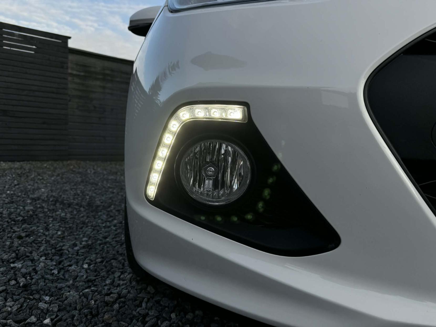 Hyundai i10 1.2 Premium Hatchback 5dr Petrol Manual Euro 5 (87 ps)