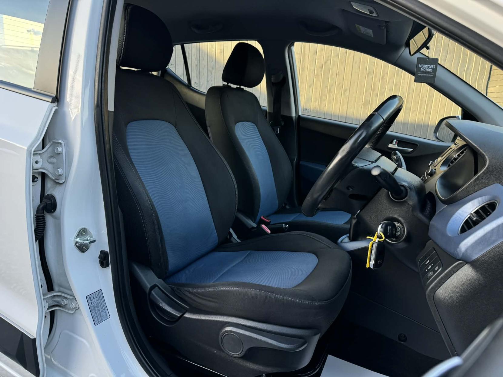 Hyundai i10 1.2 Premium Hatchback 5dr Petrol Manual Euro 5 (87 ps)