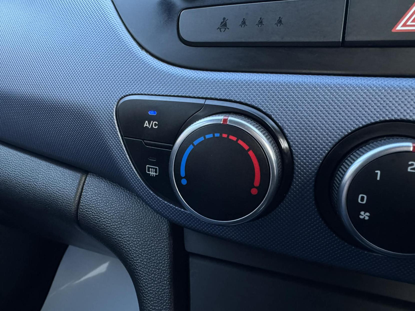 Hyundai i10 1.2 Premium Hatchback 5dr Petrol Manual Euro 5 (87 ps)