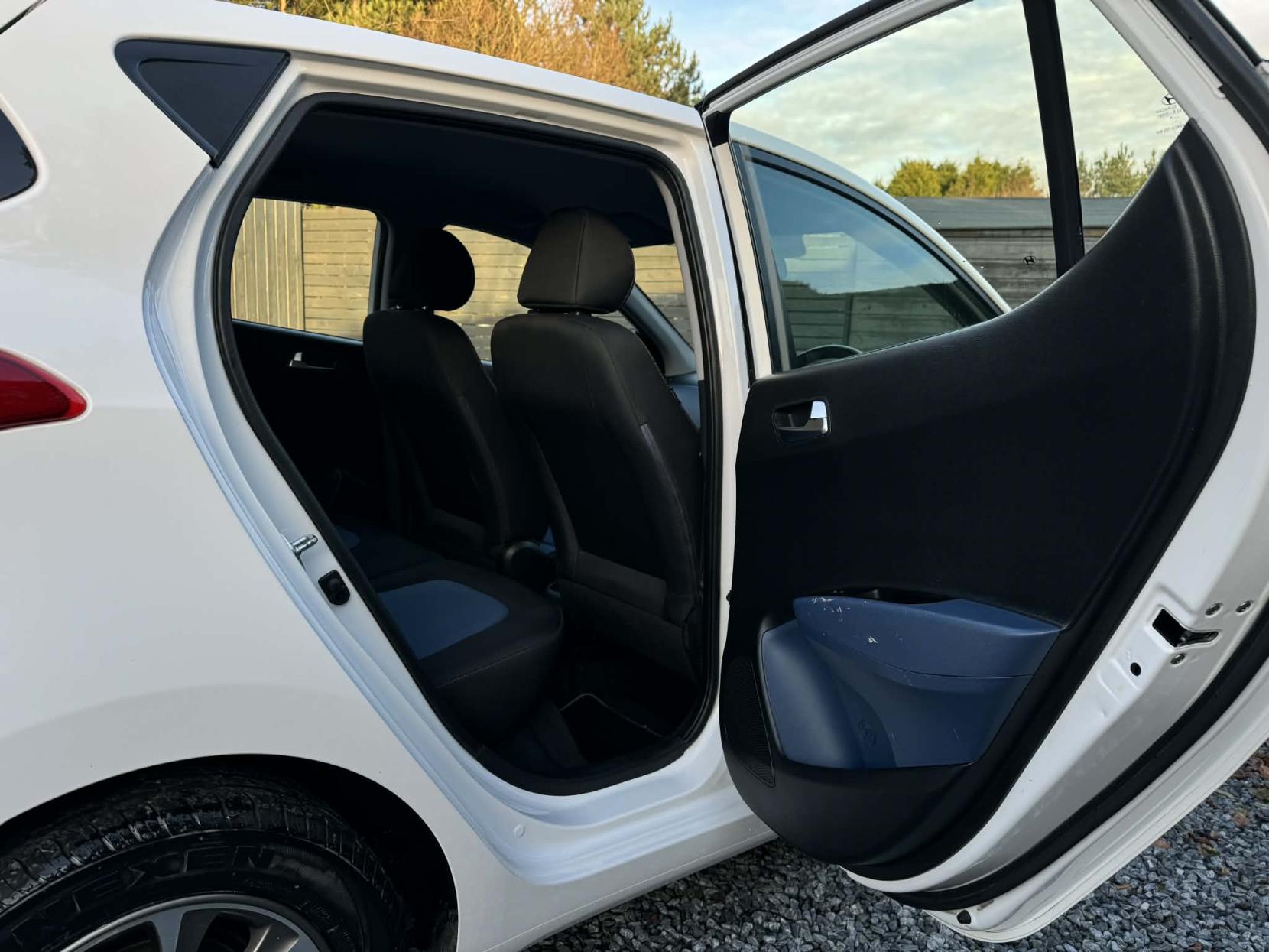 Hyundai i10 1.2 Premium Hatchback 5dr Petrol Manual Euro 5 (87 ps)