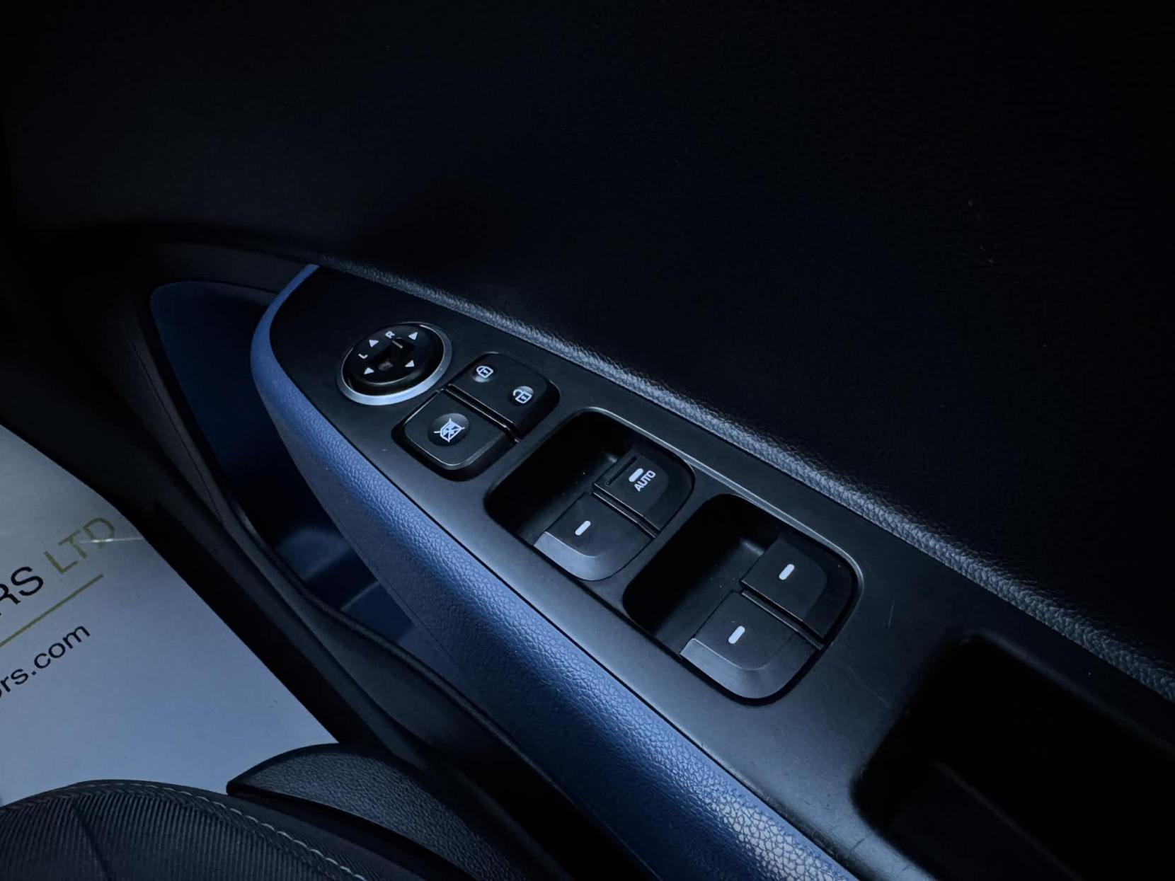 Hyundai i10 1.2 Premium Hatchback 5dr Petrol Manual Euro 5 (87 ps)