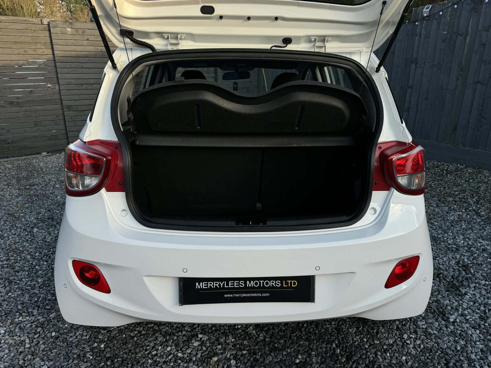 Hyundai i10 1.2 Premium Hatchback 5dr Petrol Manual Euro 5 (87 ps)