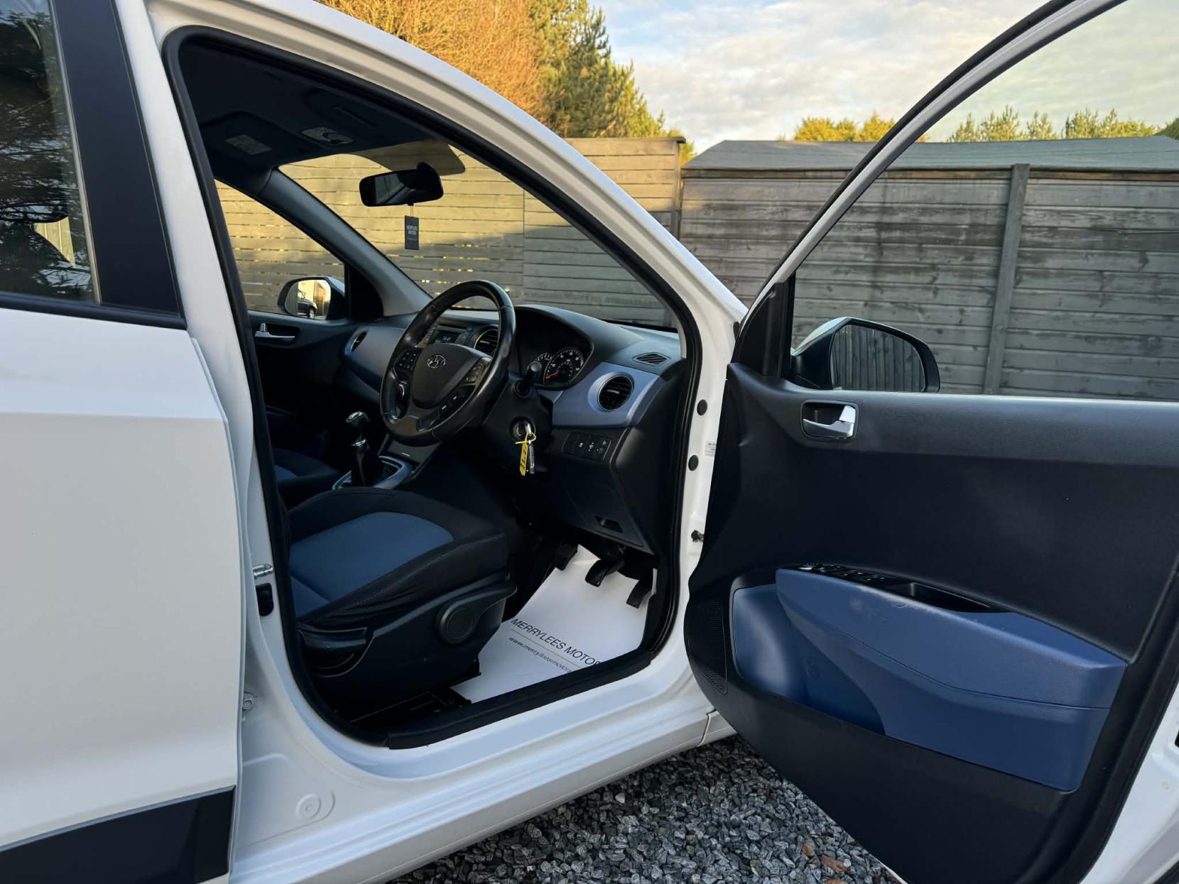 Hyundai i10 1.2 Premium Hatchback 5dr Petrol Manual Euro 5 (87 ps)