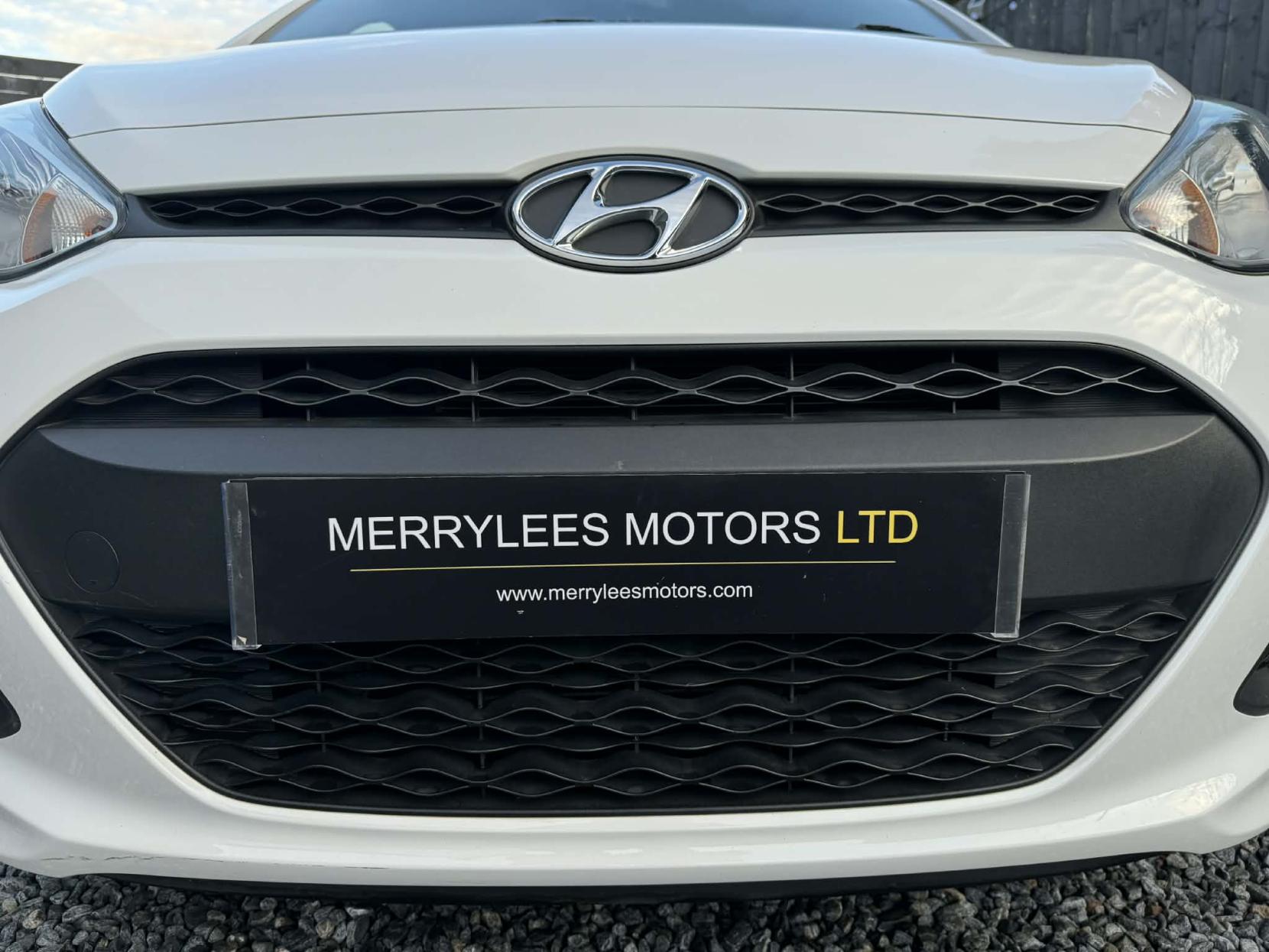 Hyundai i10 1.2 Premium Hatchback 5dr Petrol Manual Euro 5 (87 ps)