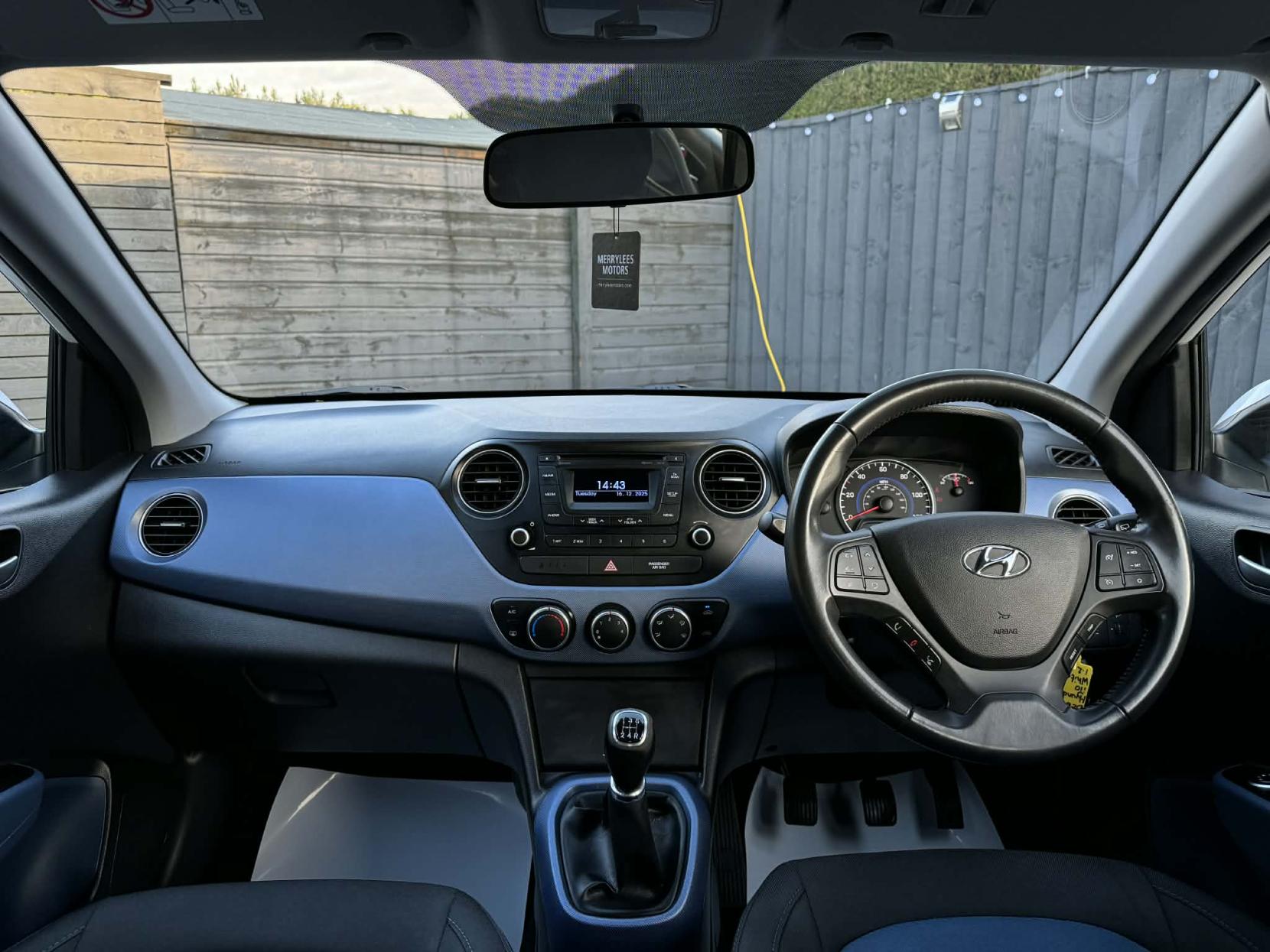 Hyundai i10 1.2 Premium Hatchback 5dr Petrol Manual Euro 5 (87 ps)