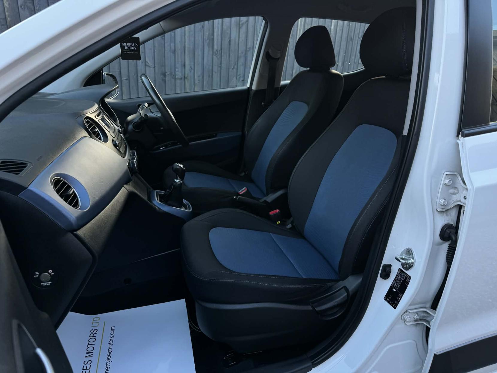 Hyundai i10 1.2 Premium Hatchback 5dr Petrol Manual Euro 5 (87 ps)