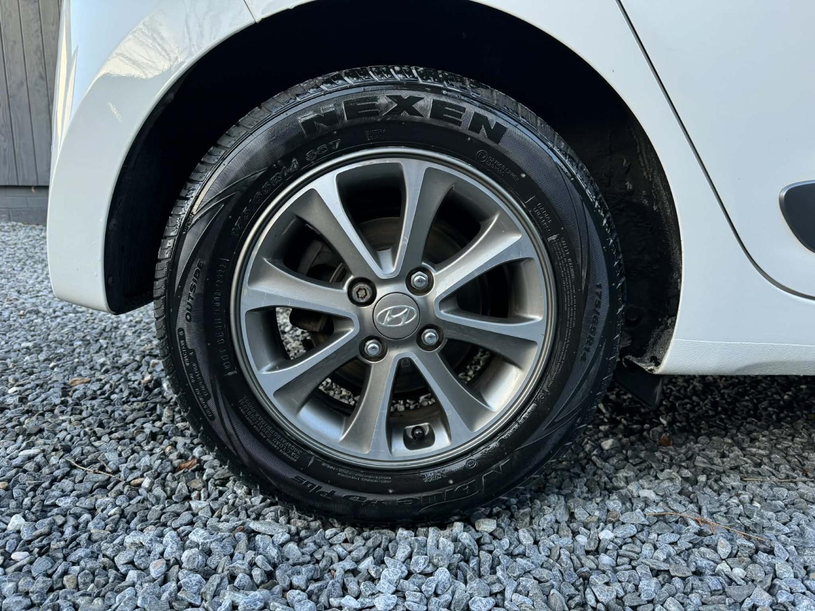 Hyundai i10 1.2 Premium Hatchback 5dr Petrol Manual Euro 5 (87 ps)