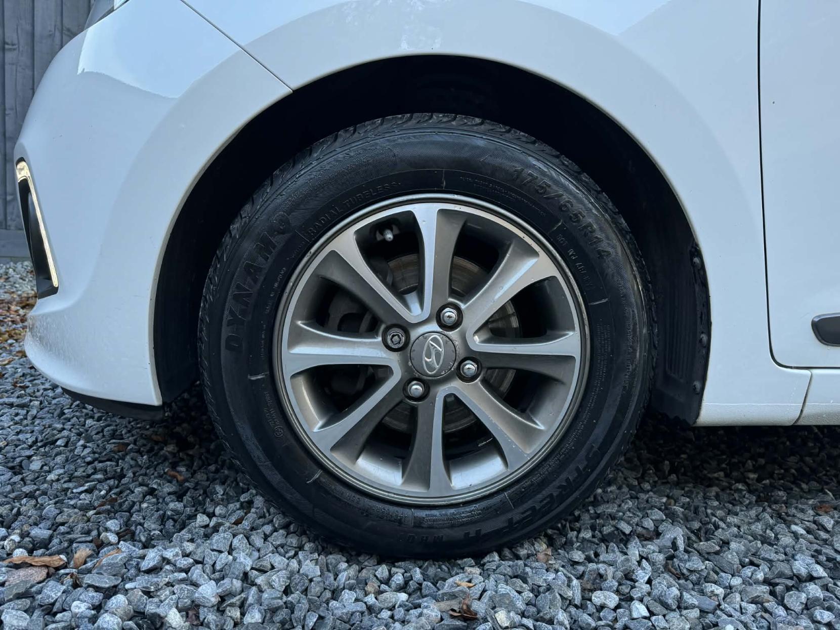 Hyundai i10 1.2 Premium Hatchback 5dr Petrol Manual Euro 5 (87 ps)