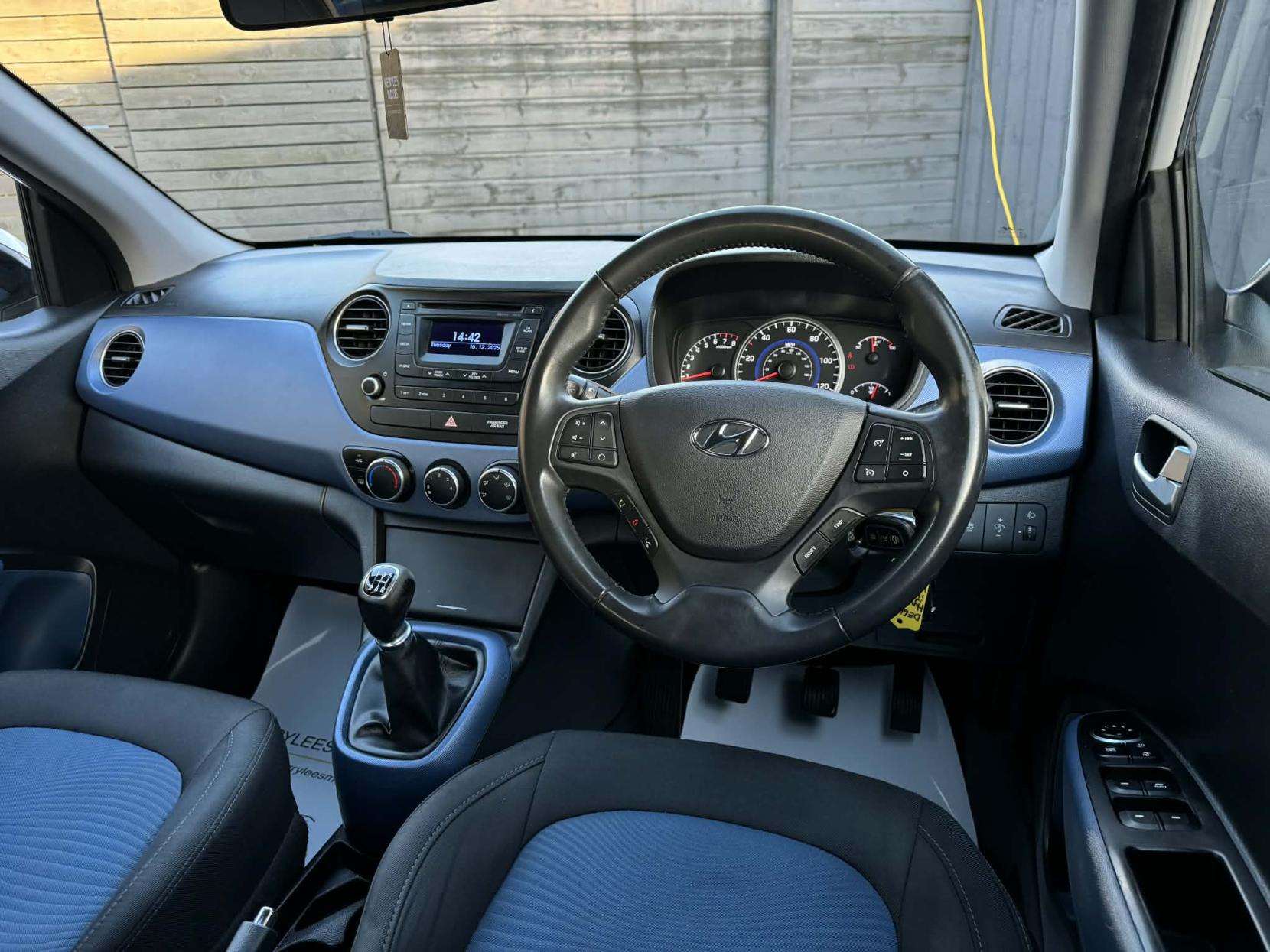 Hyundai i10 1.2 Premium Hatchback 5dr Petrol Manual Euro 5 (87 ps)