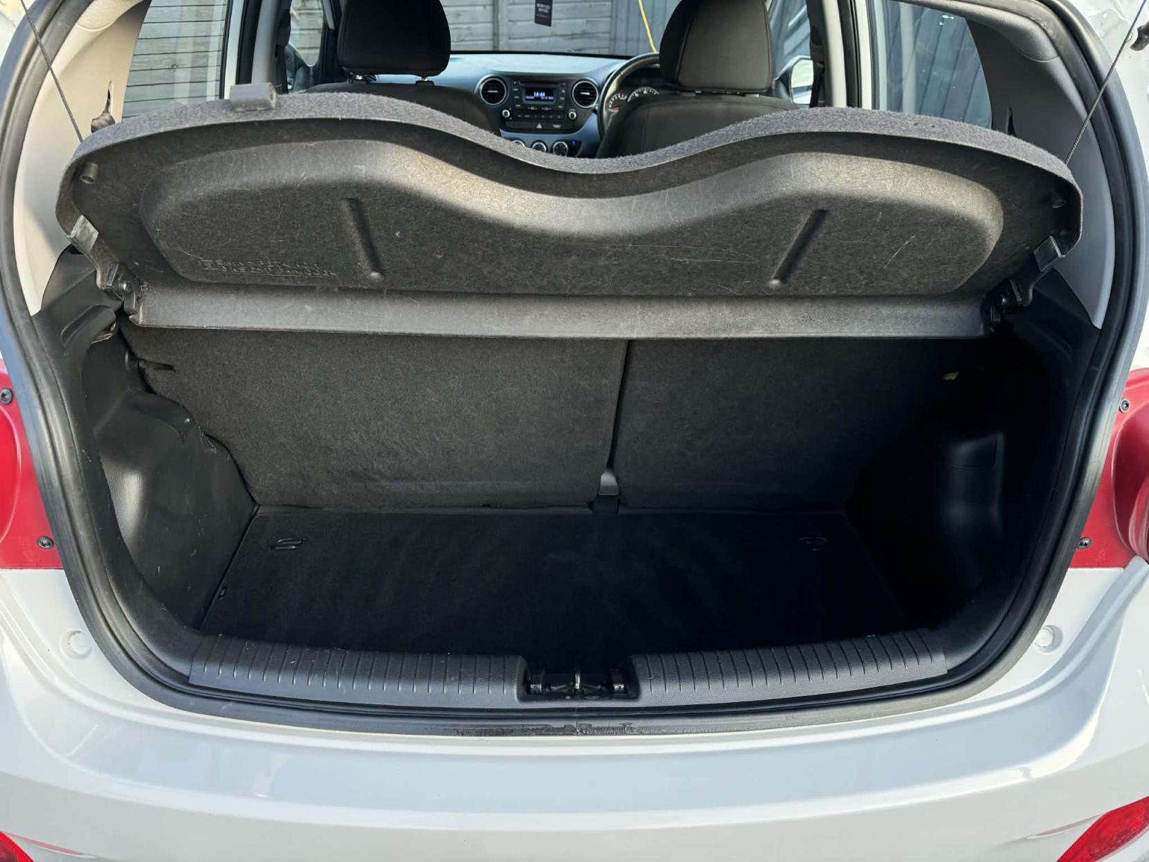 Hyundai i10 1.2 Premium Hatchback 5dr Petrol Manual Euro 5 (87 ps)