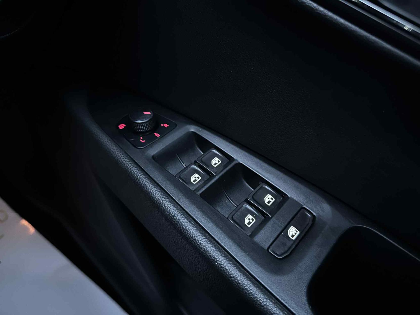 SEAT Leon 2.0 TDI FR Hatchback 5dr Diesel Manual Euro 6 (s/s) (150 ps)