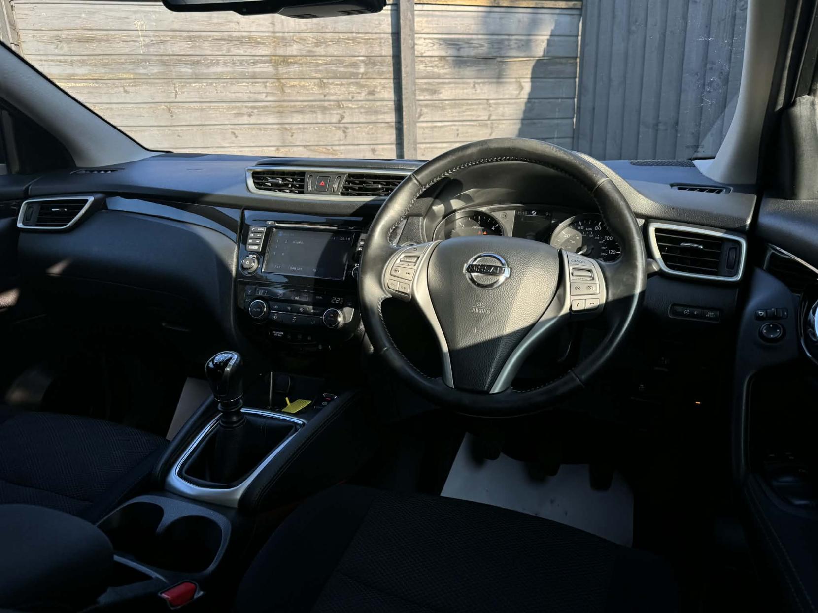 Nissan Qashqai 1.5 dCi n-tec SUV 5dr Diesel Manual 2WD Euro 6 (s/s) (110 ps)