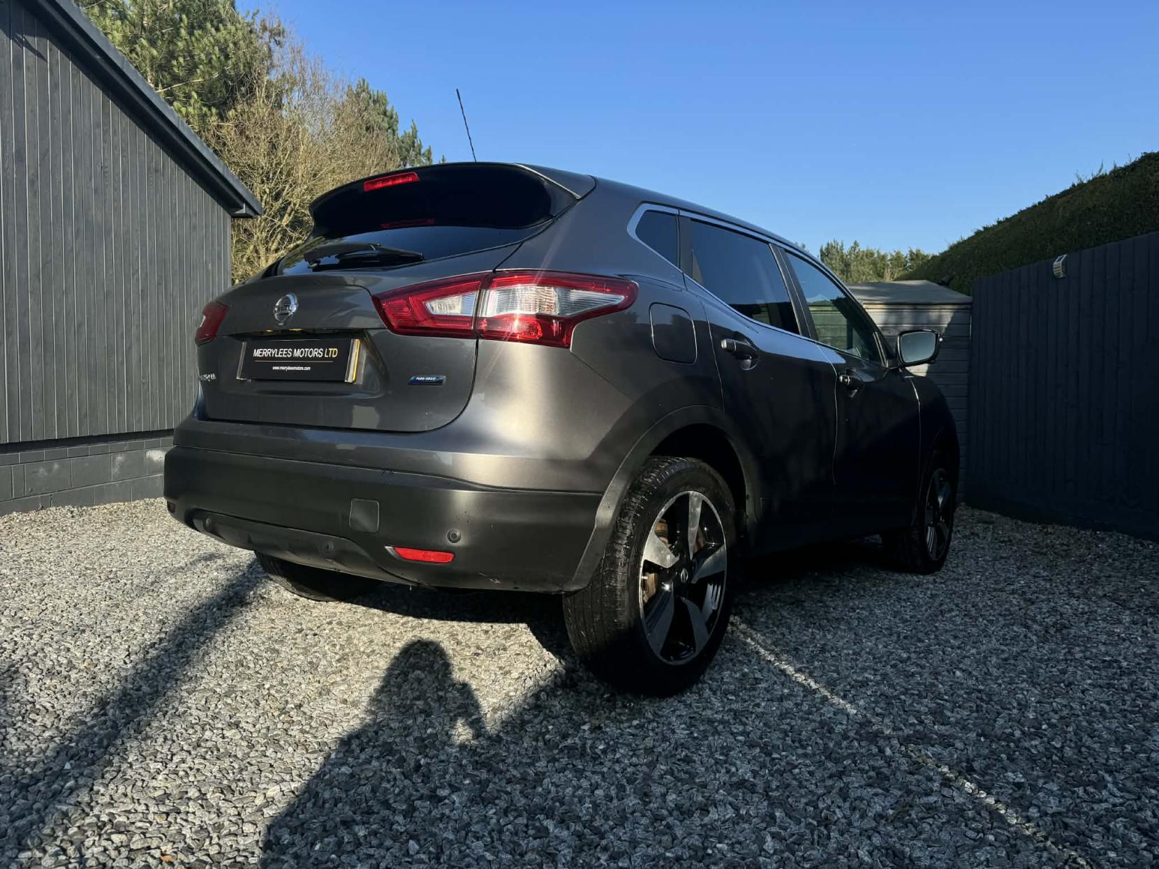 Nissan Qashqai 1.5 dCi n-tec SUV 5dr Diesel Manual 2WD Euro 6 (s/s) (110 ps)