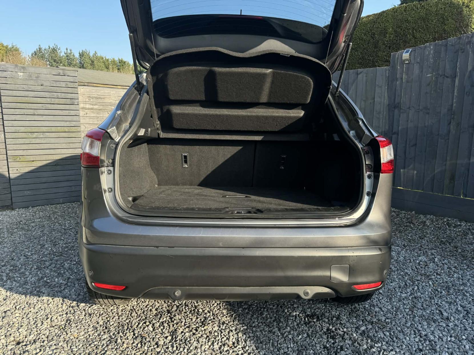 Nissan Qashqai 1.5 dCi n-tec SUV 5dr Diesel Manual 2WD Euro 6 (s/s) (110 ps)