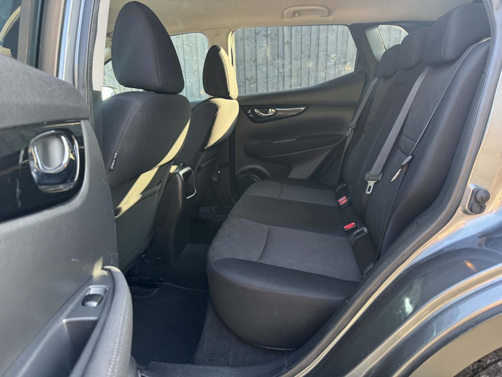 Nissan Qashqai 1.5 dCi n-tec SUV 5dr Diesel Manual 2WD Euro 6 (s/s) (110 ps)