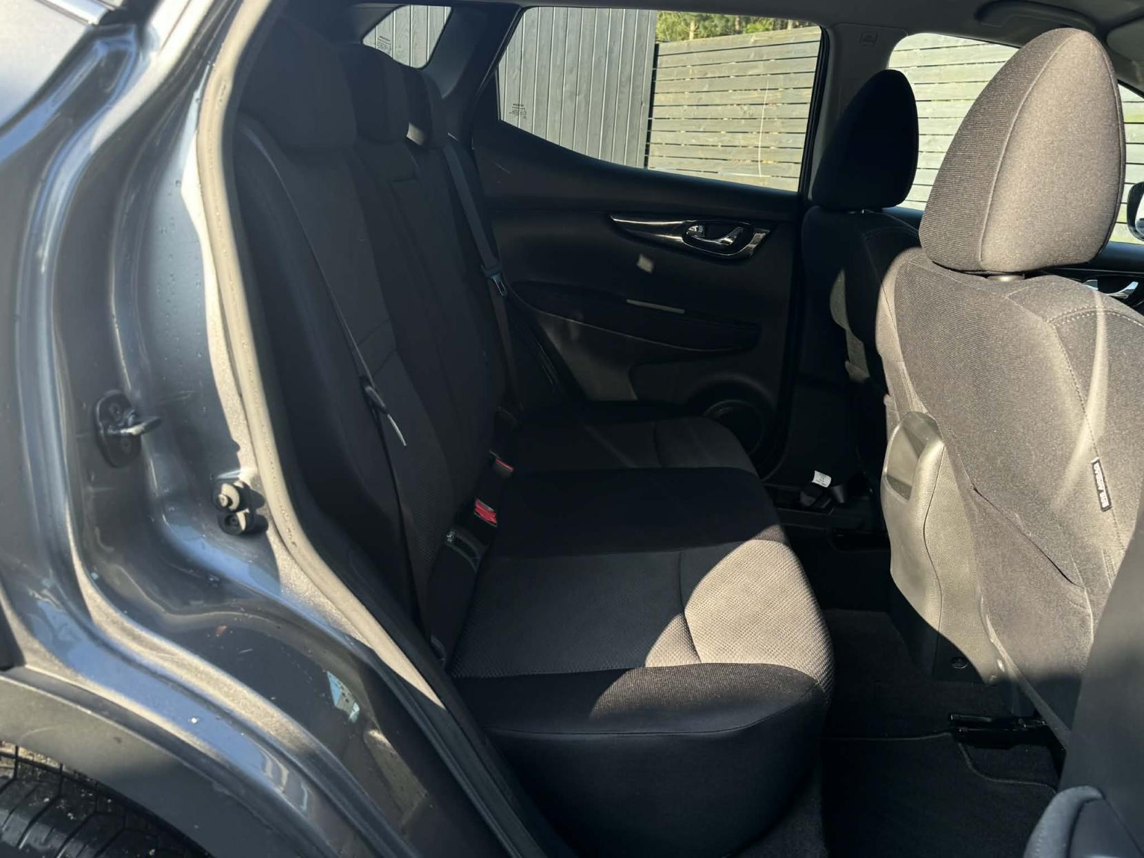 Nissan Qashqai 1.5 dCi n-tec SUV 5dr Diesel Manual 2WD Euro 6 (s/s) (110 ps)