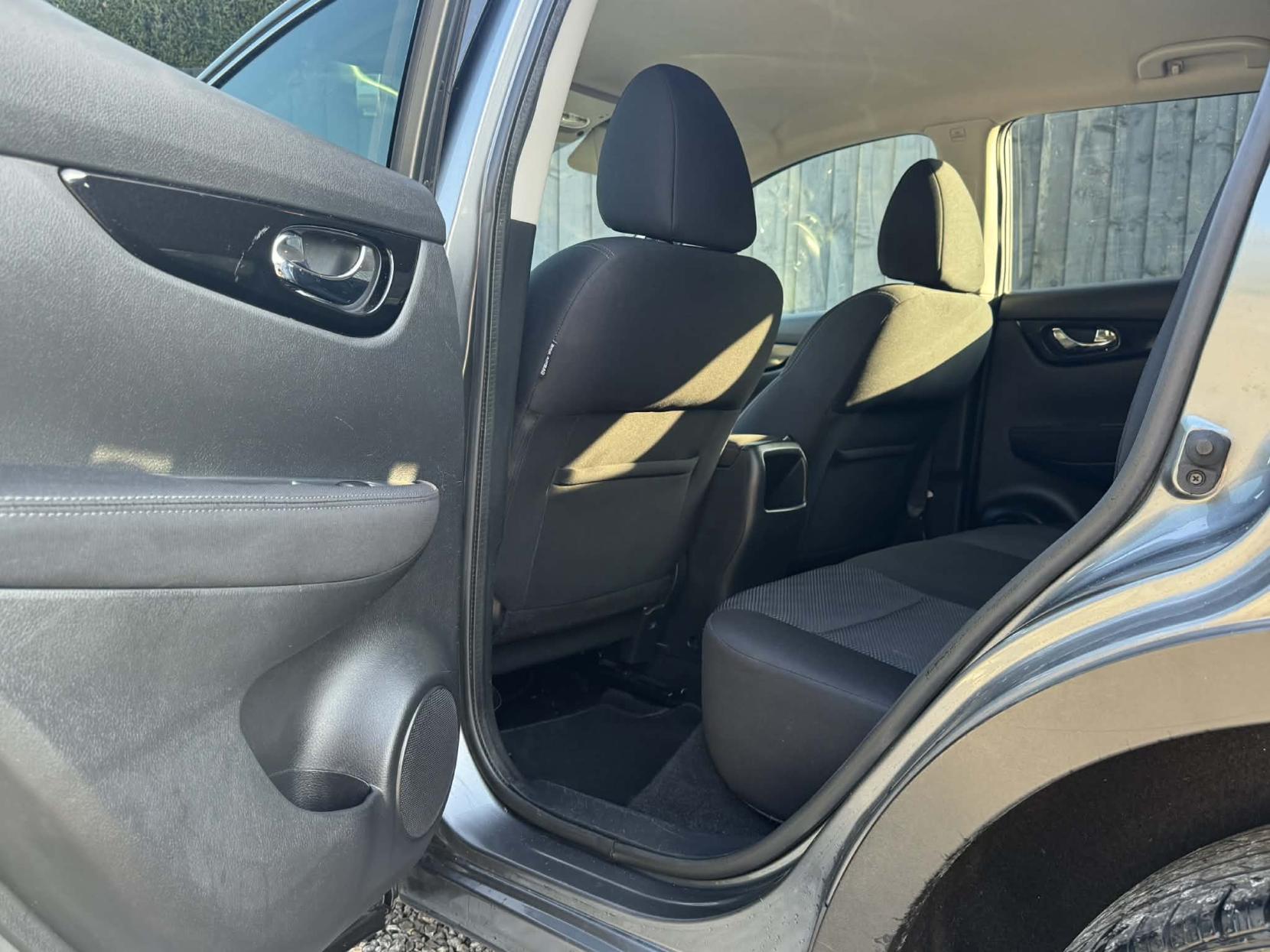 Nissan Qashqai 1.5 dCi n-tec SUV 5dr Diesel Manual 2WD Euro 6 (s/s) (110 ps)