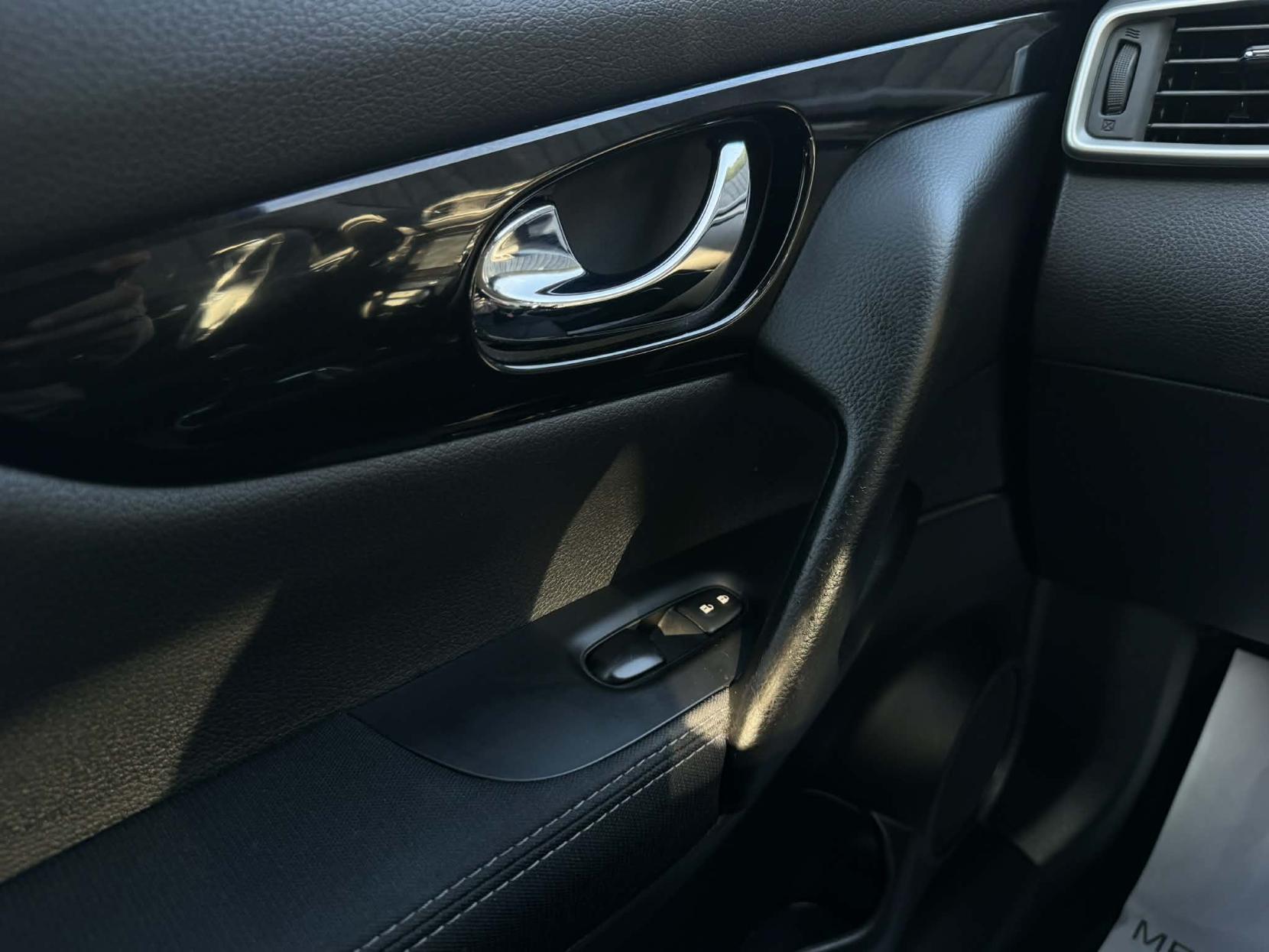 Nissan Qashqai 1.5 dCi n-tec SUV 5dr Diesel Manual 2WD Euro 6 (s/s) (110 ps)