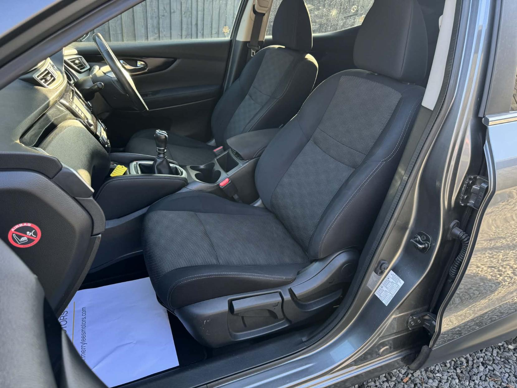 Nissan Qashqai 1.5 dCi n-tec SUV 5dr Diesel Manual 2WD Euro 6 (s/s) (110 ps)