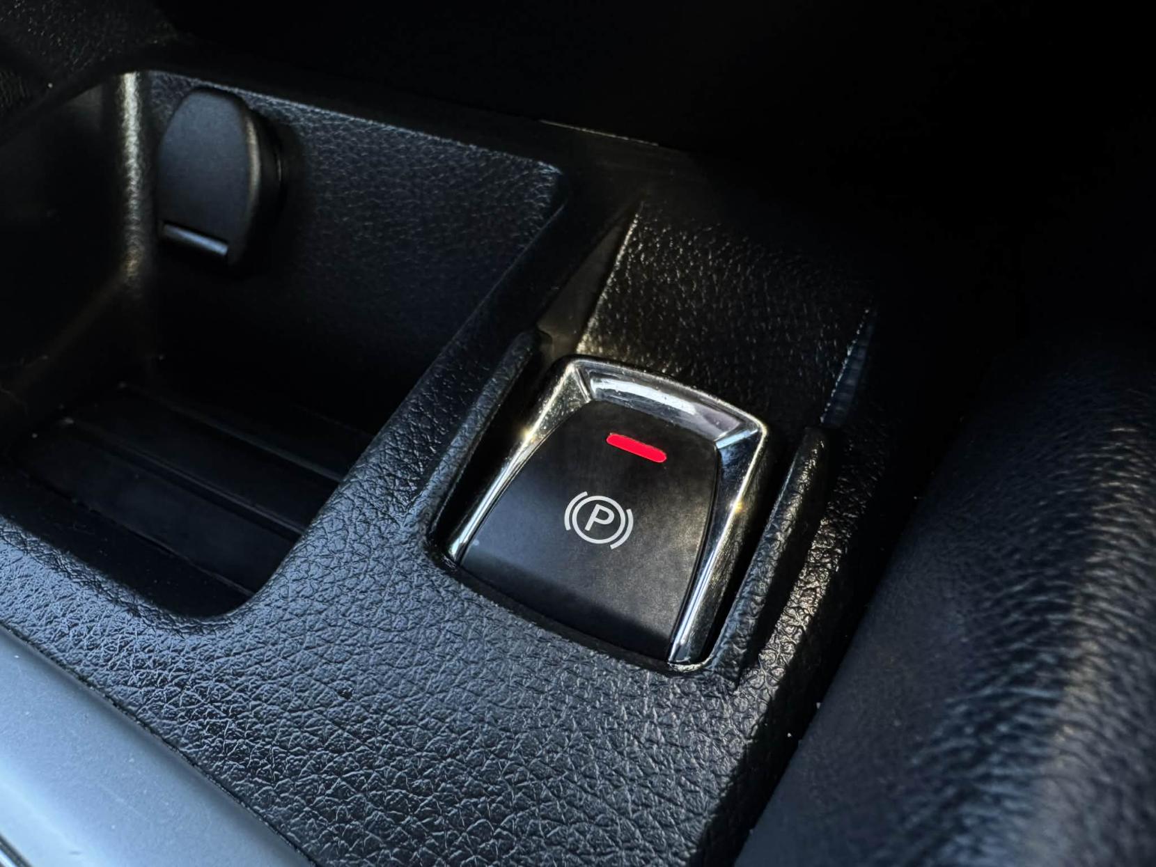 Nissan Qashqai 1.5 dCi n-tec SUV 5dr Diesel Manual 2WD Euro 6 (s/s) (110 ps)