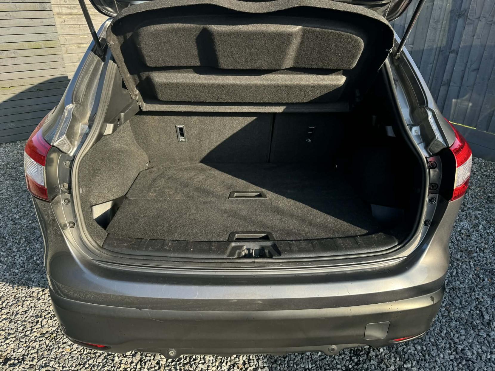 Nissan Qashqai 1.5 dCi n-tec SUV 5dr Diesel Manual 2WD Euro 6 (s/s) (110 ps)