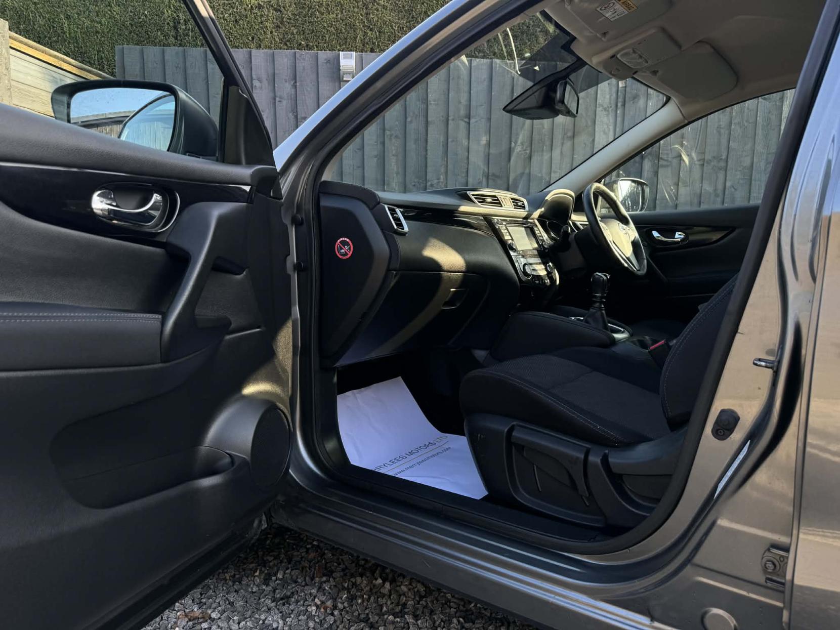 Nissan Qashqai 1.5 dCi n-tec SUV 5dr Diesel Manual 2WD Euro 6 (s/s) (110 ps)