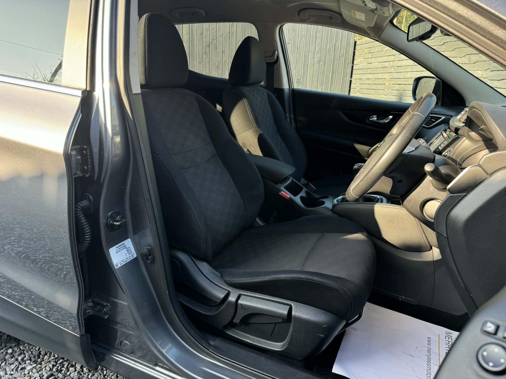 Nissan Qashqai 1.5 dCi n-tec SUV 5dr Diesel Manual 2WD Euro 6 (s/s) (110 ps)