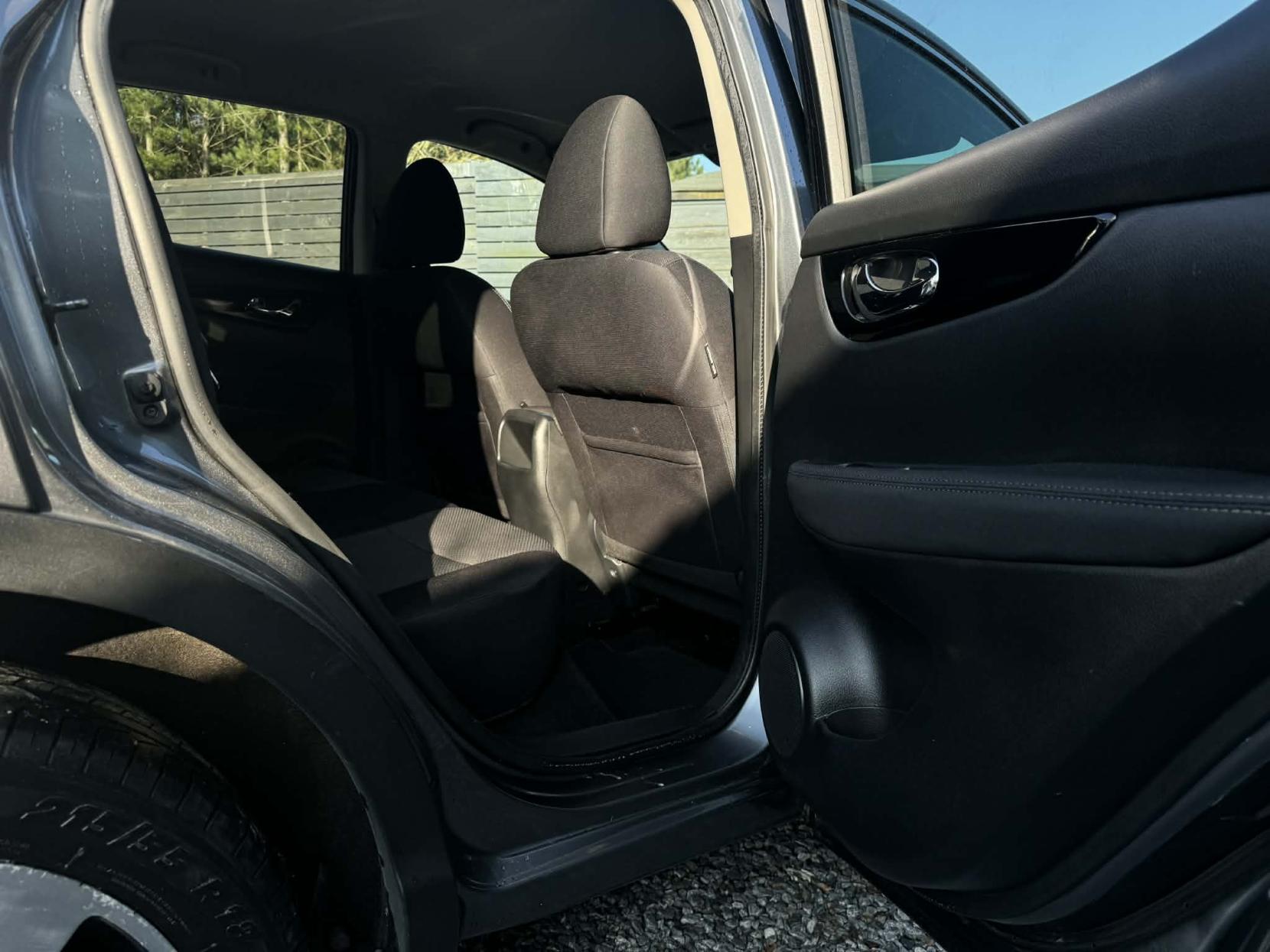 Nissan Qashqai 1.5 dCi n-tec SUV 5dr Diesel Manual 2WD Euro 6 (s/s) (110 ps)