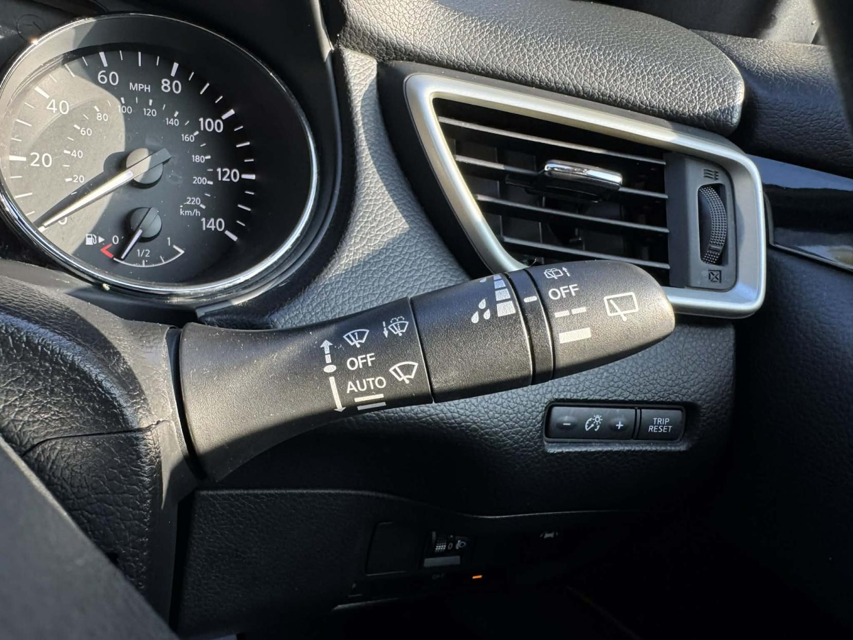 Nissan Qashqai 1.5 dCi n-tec SUV 5dr Diesel Manual 2WD Euro 6 (s/s) (110 ps)