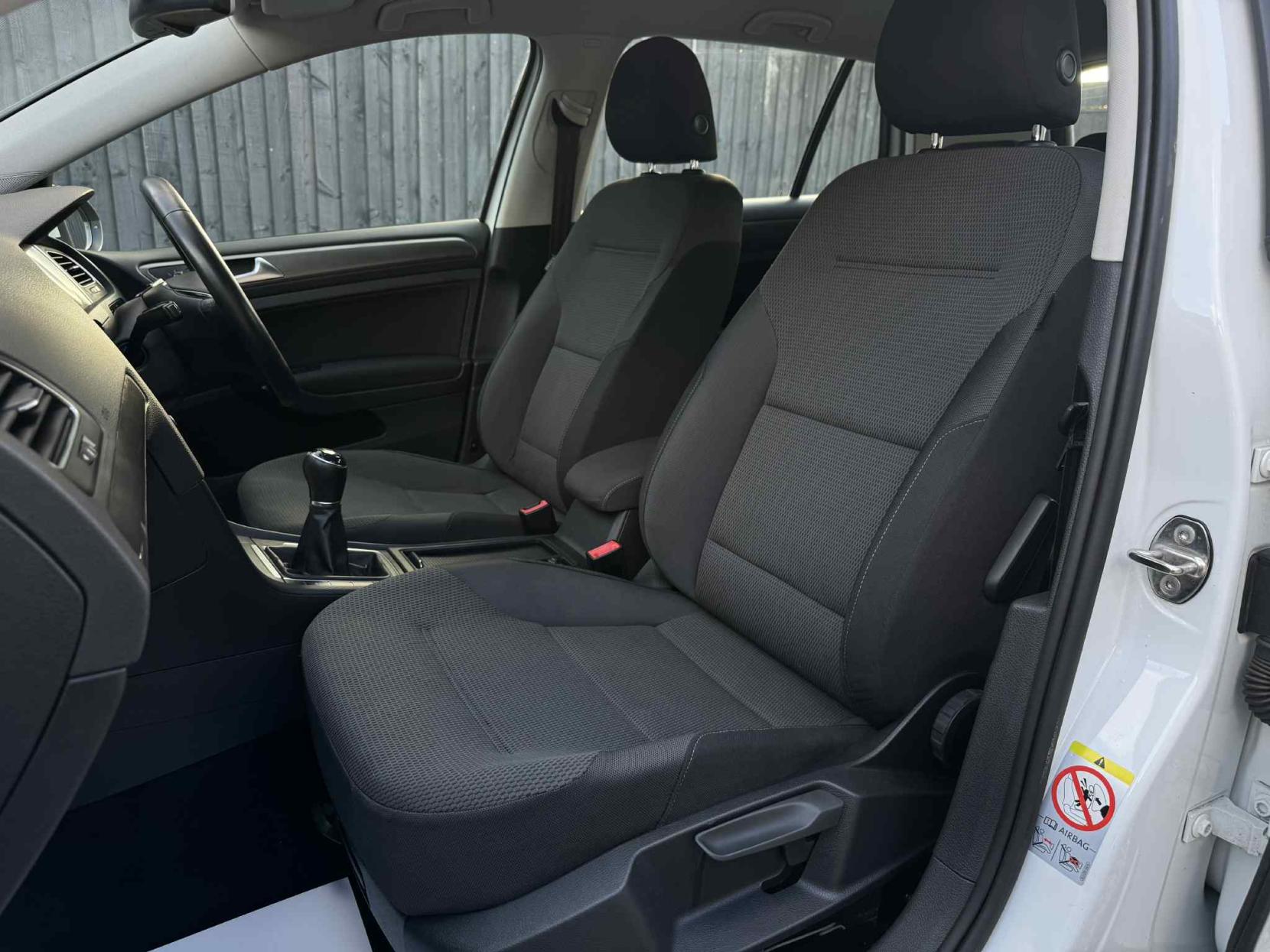 Volkswagen Golf 1.6 TDI BlueMotion Tech SE Hatchback 5dr Diesel Manual Euro 5 (s/s) (105 ps)