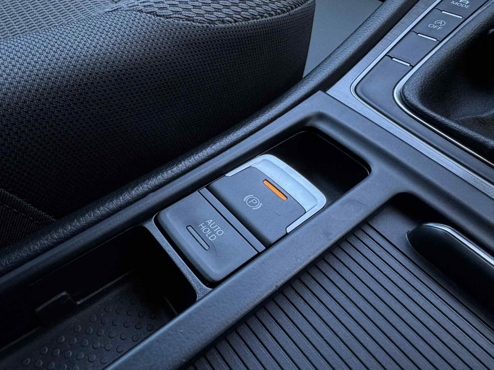 Volkswagen Golf 1.6 TDI BlueMotion Tech SE Hatchback 5dr Diesel Manual Euro 5 (s/s) (105 ps)