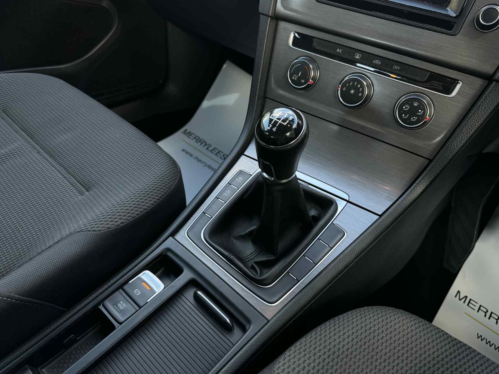 Volkswagen Golf 1.6 TDI BlueMotion Tech SE Hatchback 5dr Diesel Manual Euro 5 (s/s) (105 ps)